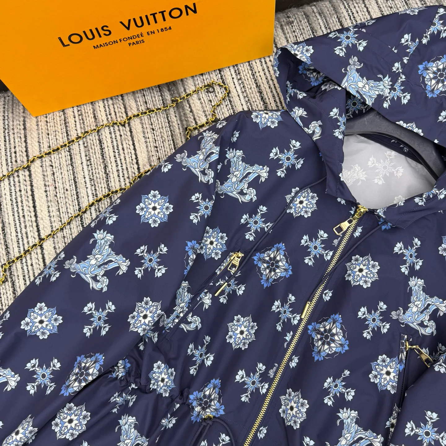 Куртки И Пуховики Женские Louis Vuitton 11227179