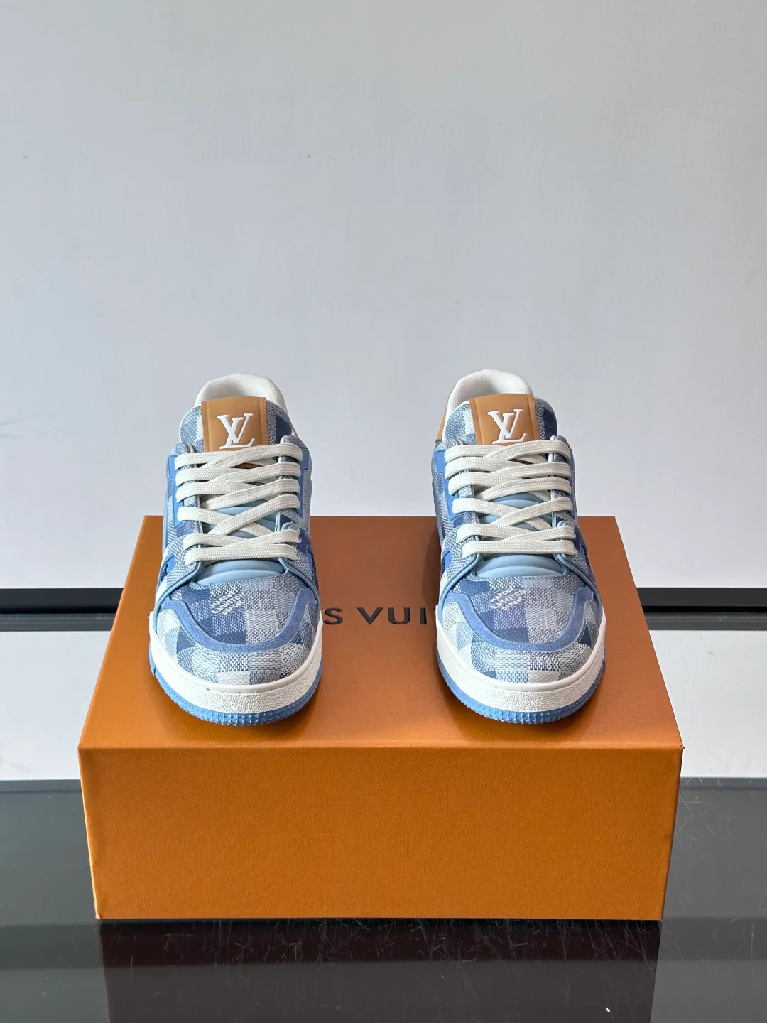 Кроссовки Женские Louis Vuitton 17608032