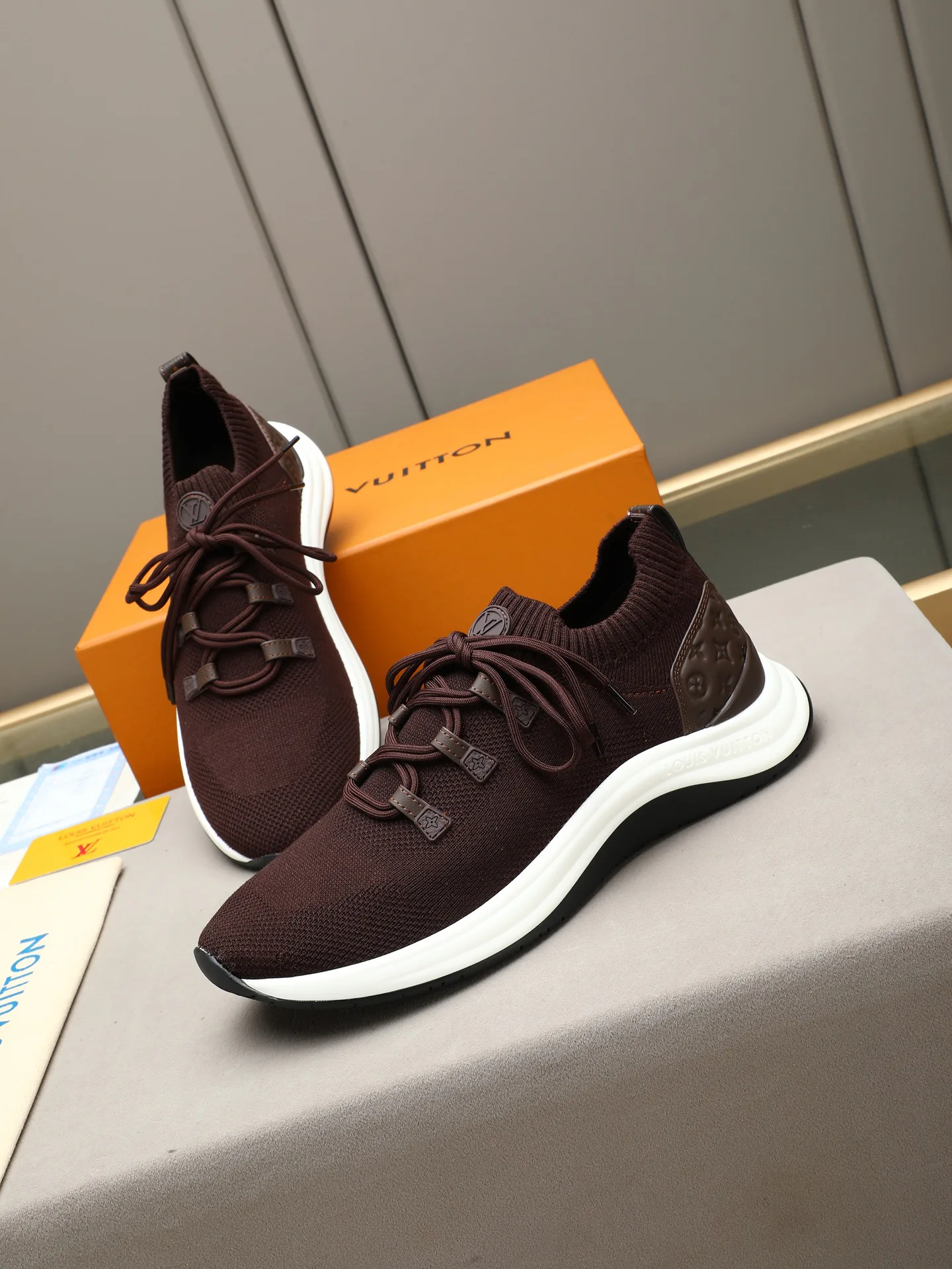 Кроссовки Женские Louis Vuitton 17947264