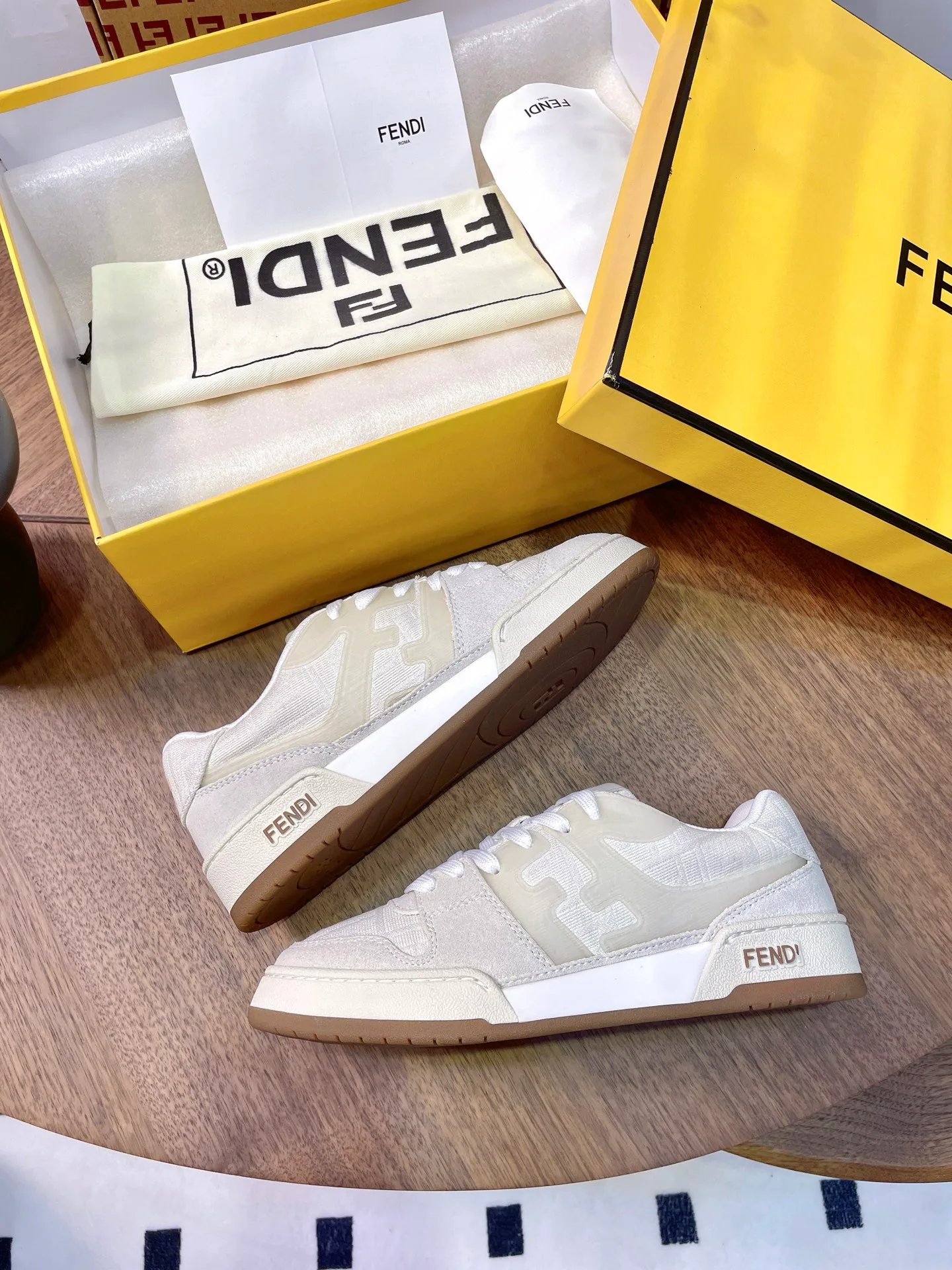 Кроссовки Женские Fendi 17957348