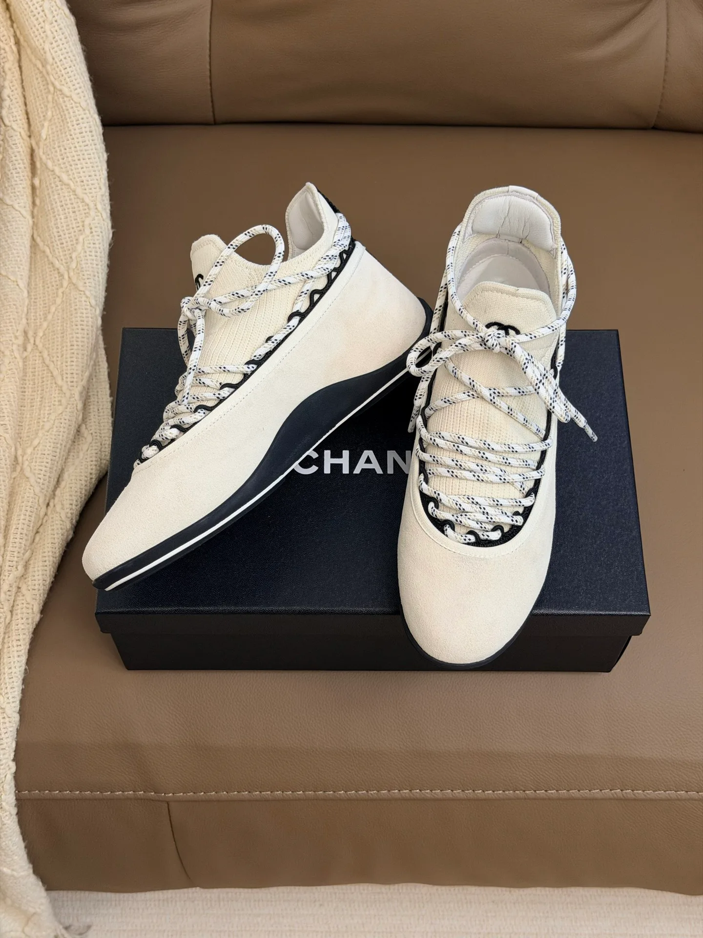 Кроссовки Женские Chanel 17510619