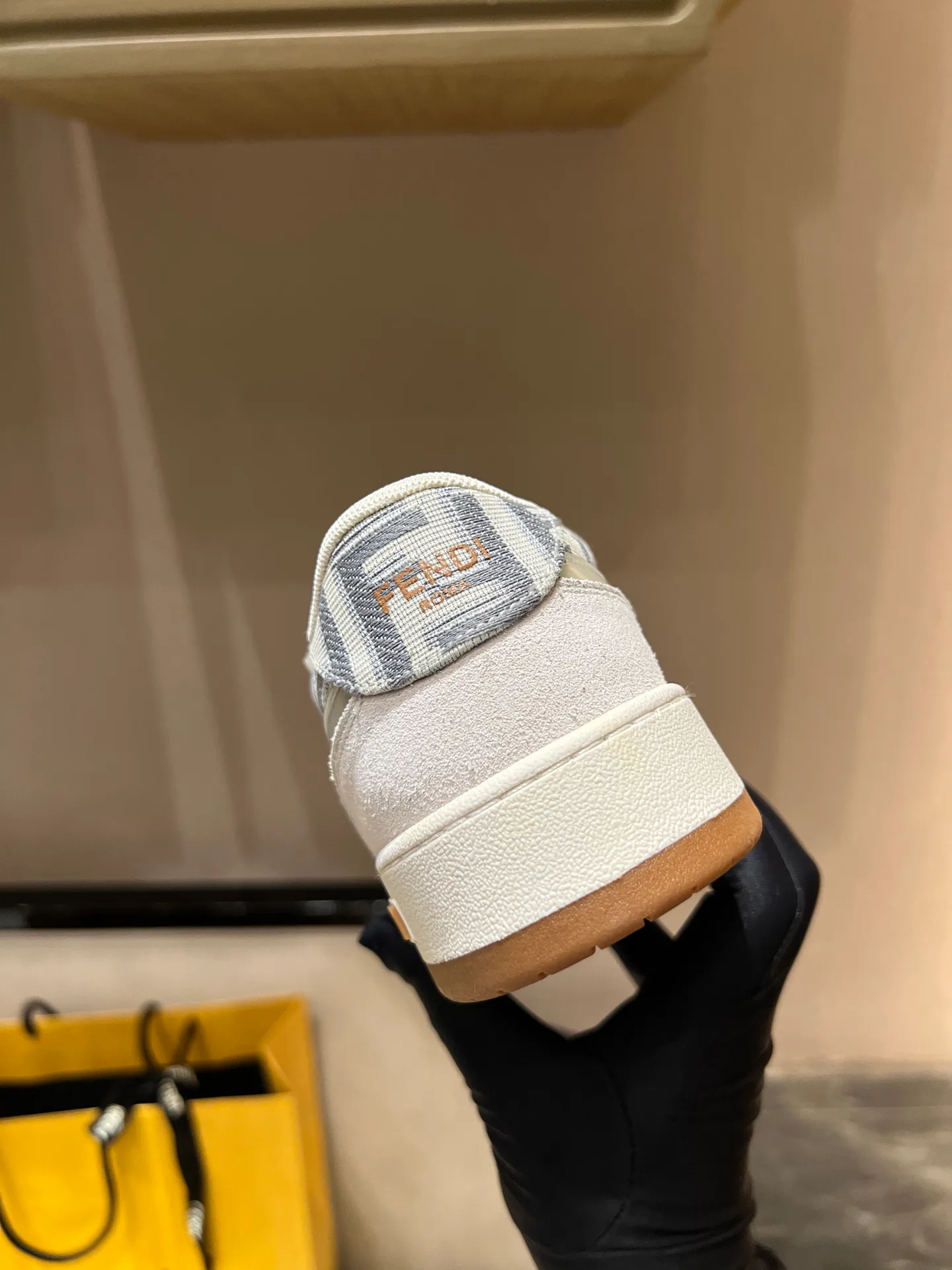 Кроссовки Женские Fendi 473853