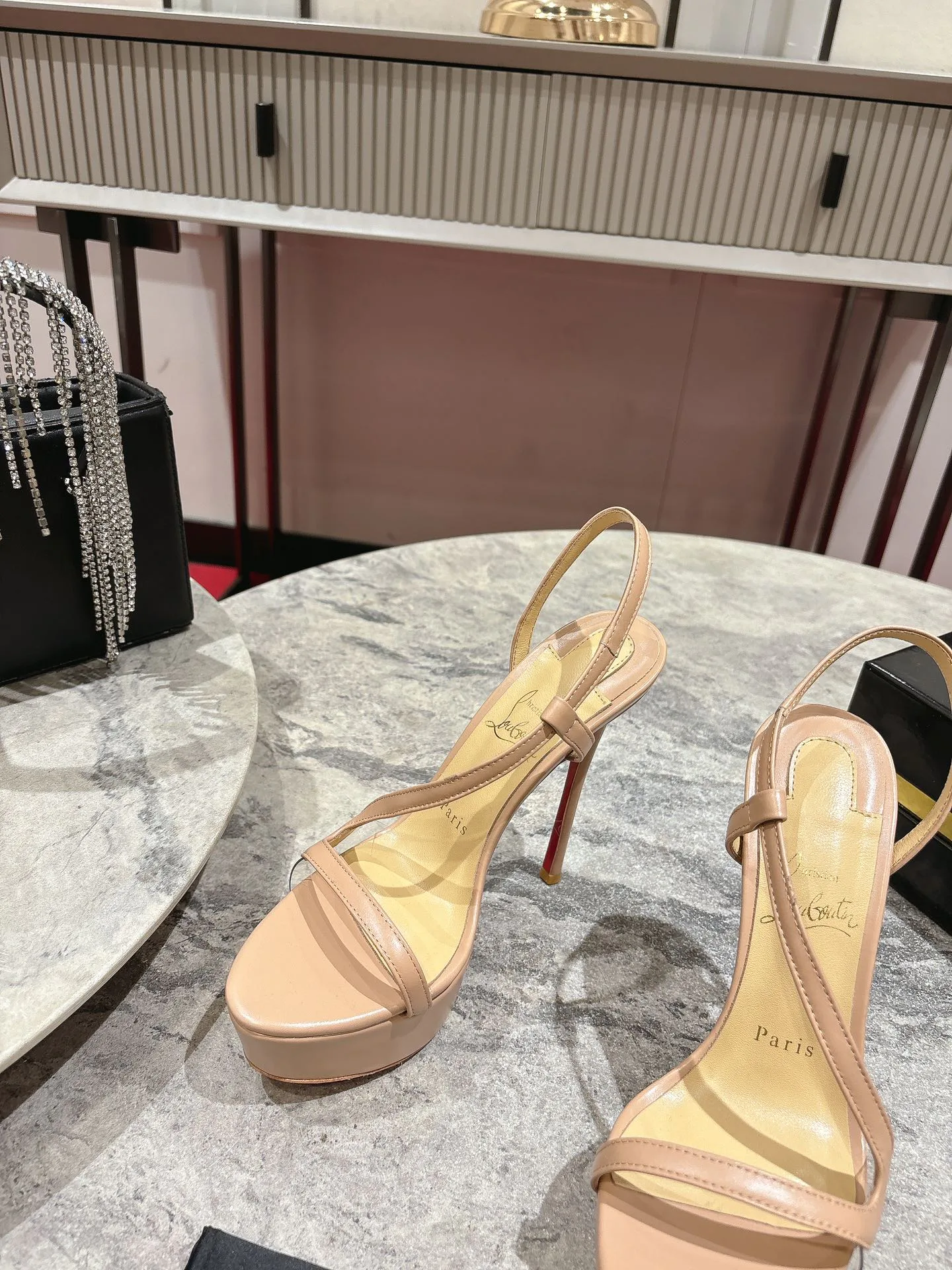 Босоножки Женские Christian Louboutin 19581794