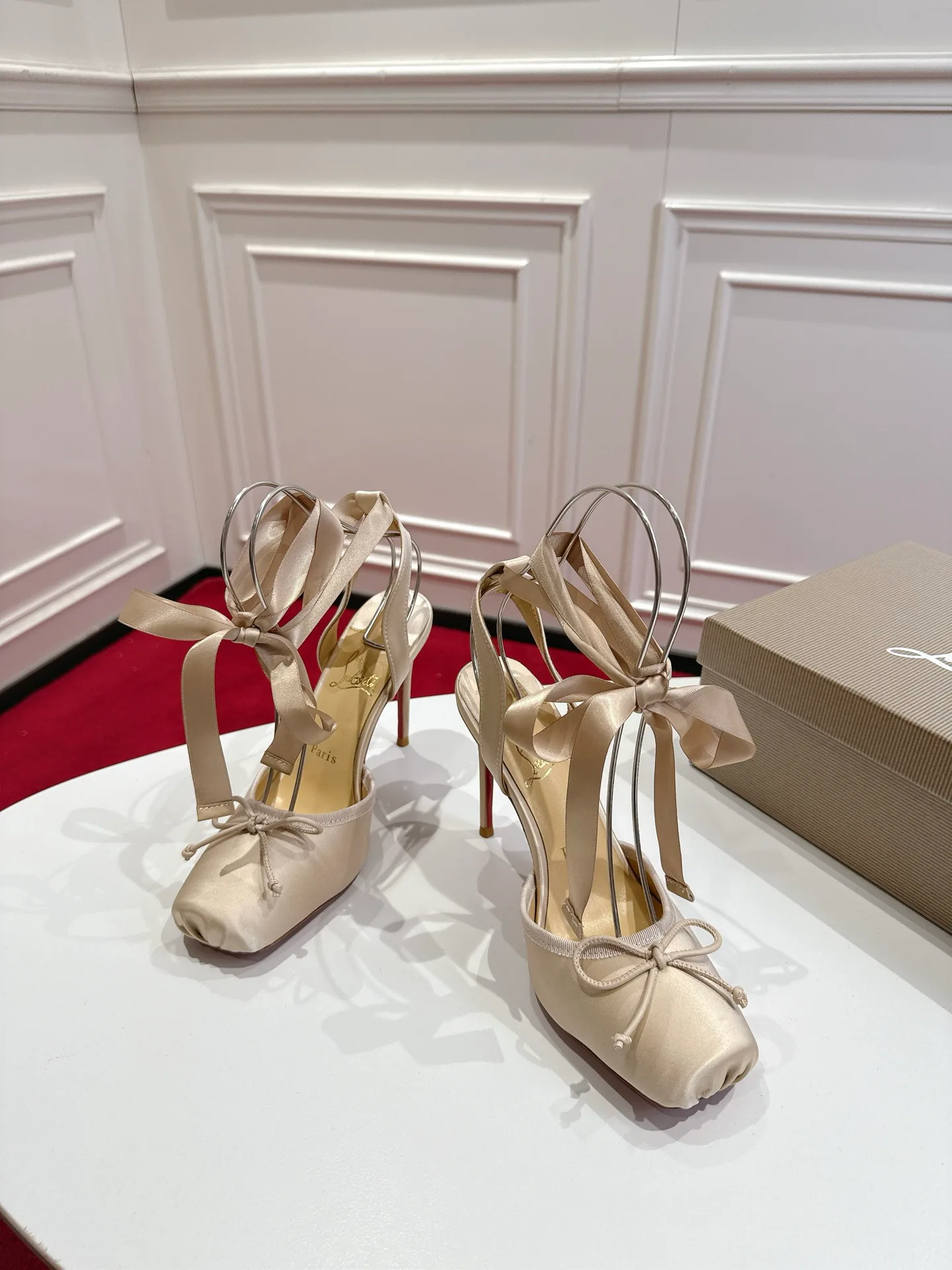 Туфли Женские Christian Louboutin 565573