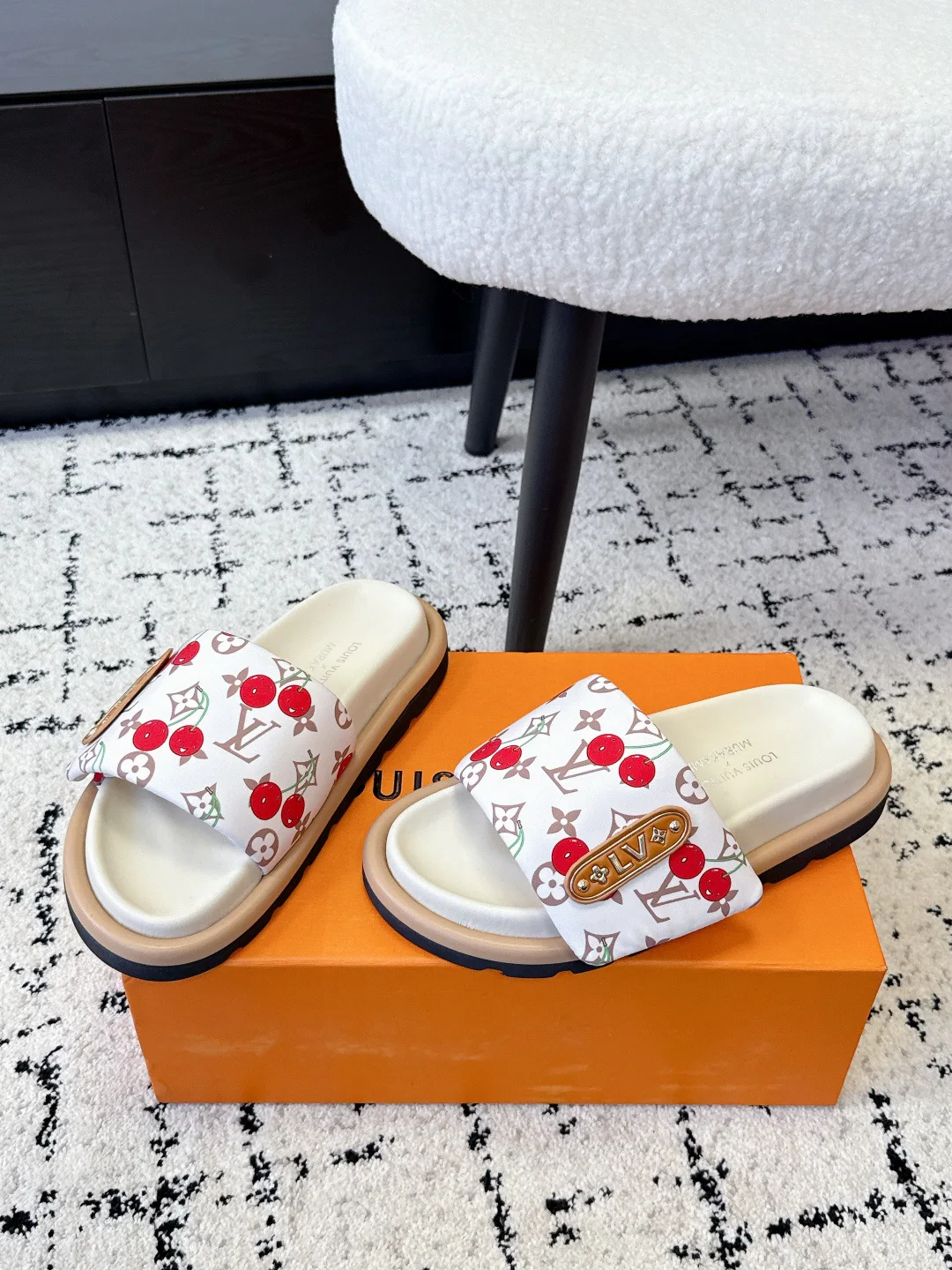 Шлепанцы Женские Louis Vuitton 1752816