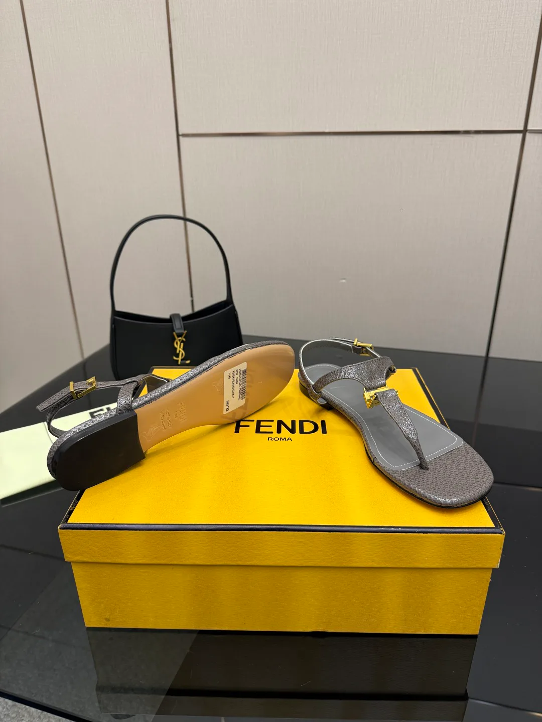 Сандалии Женские Fendi 5052110