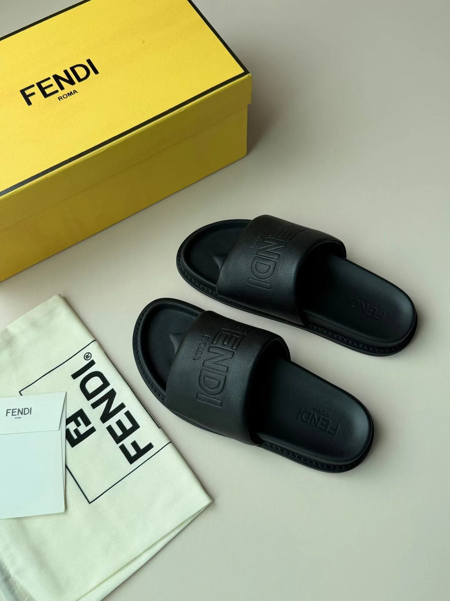 Сандалии Женские Fendi 11710538