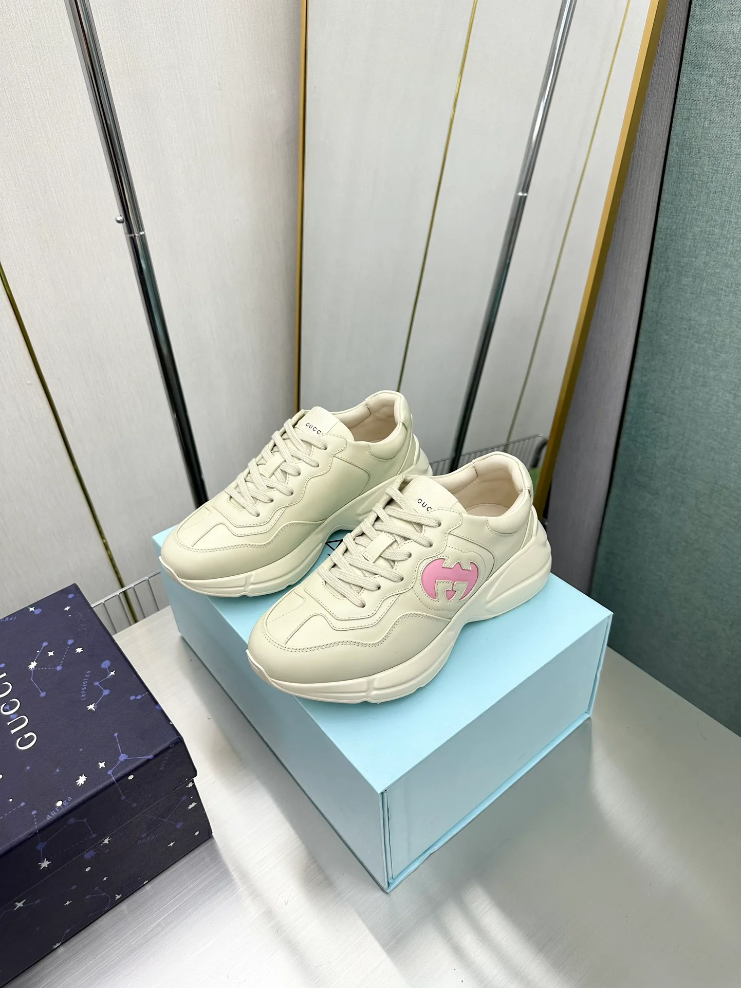 Кроссовки Женские Gucci 173853