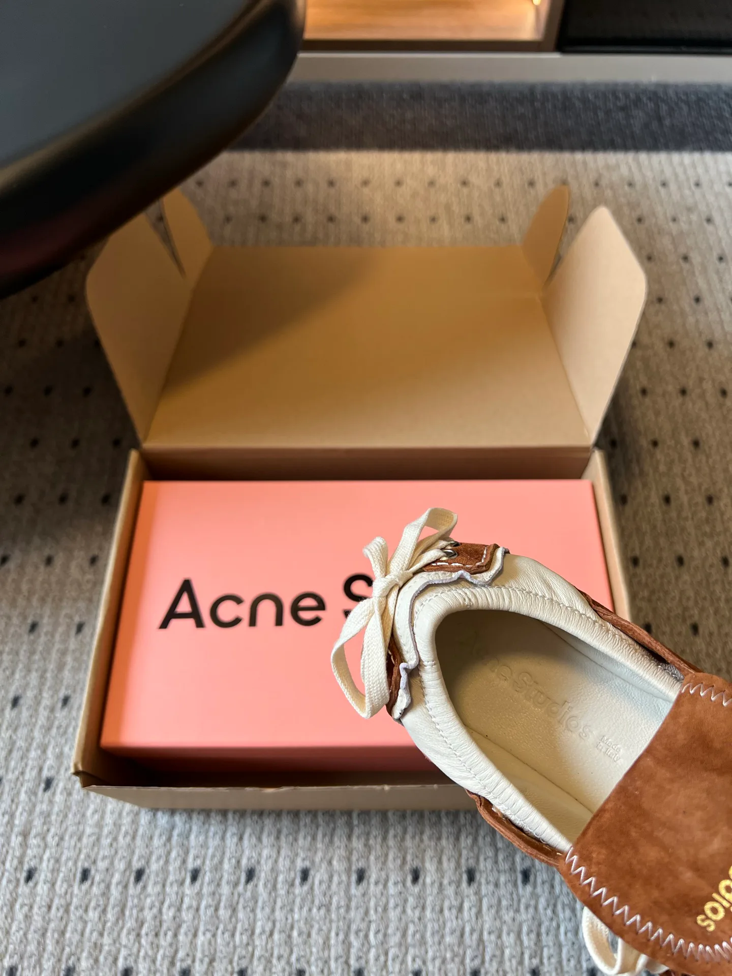 Кроссовки Женские Acne Studios 18121060