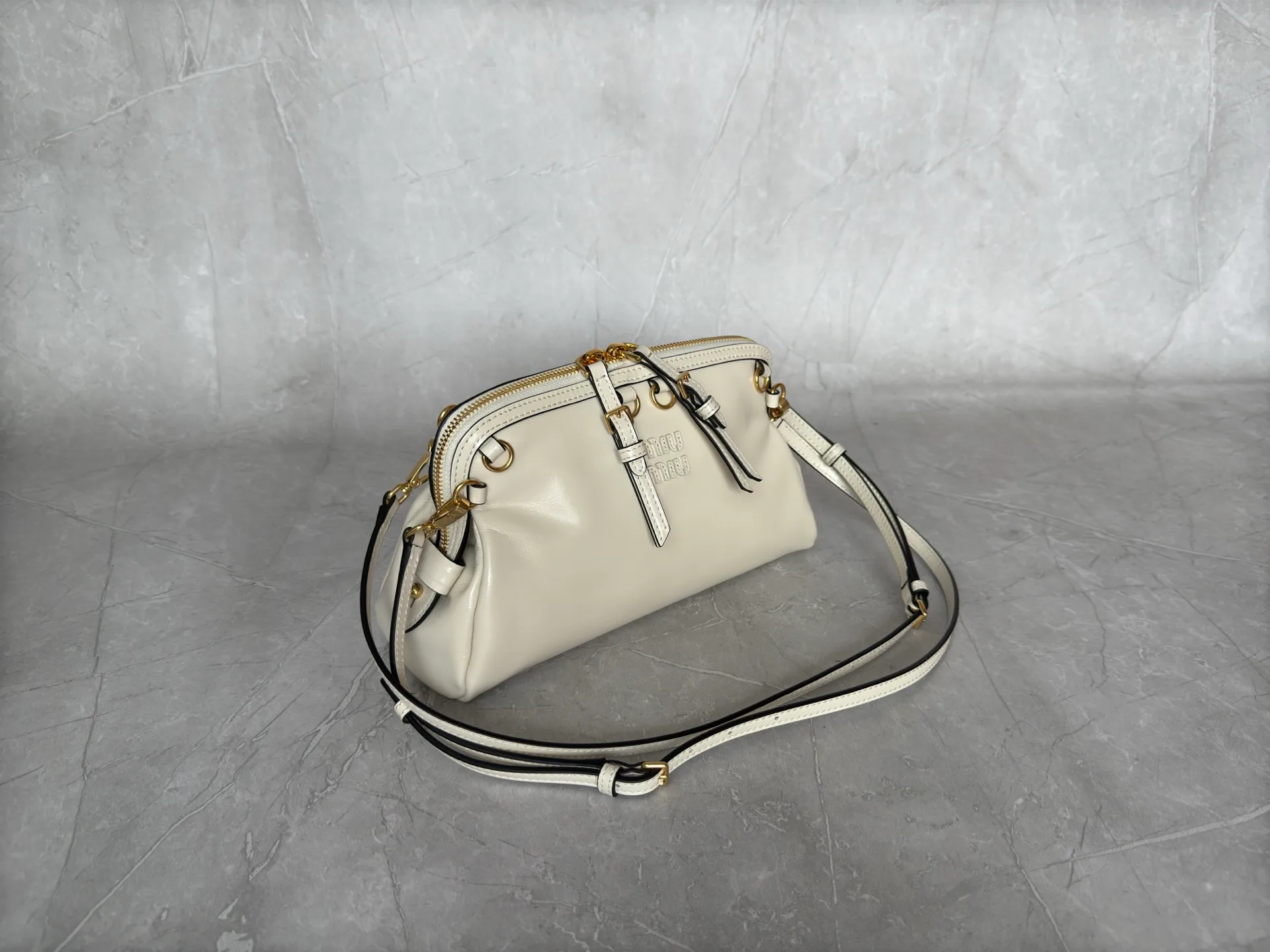 Классические Сумки Женские Miu Miu 13330342