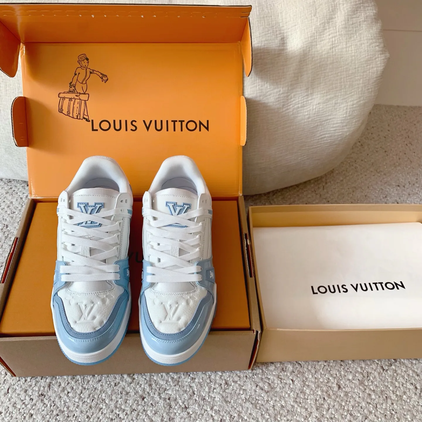 Кроссовки Женские Louis Vuitton 18375817