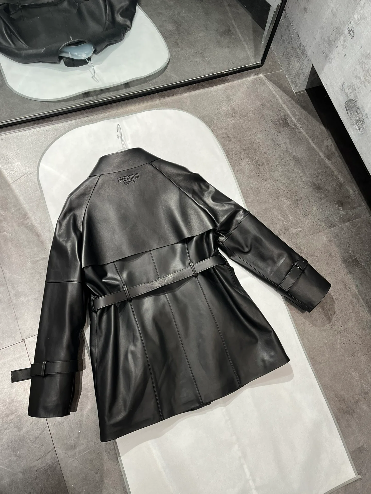 Кожаные Куртки И Дублёнки Мужские Fendi 10088537