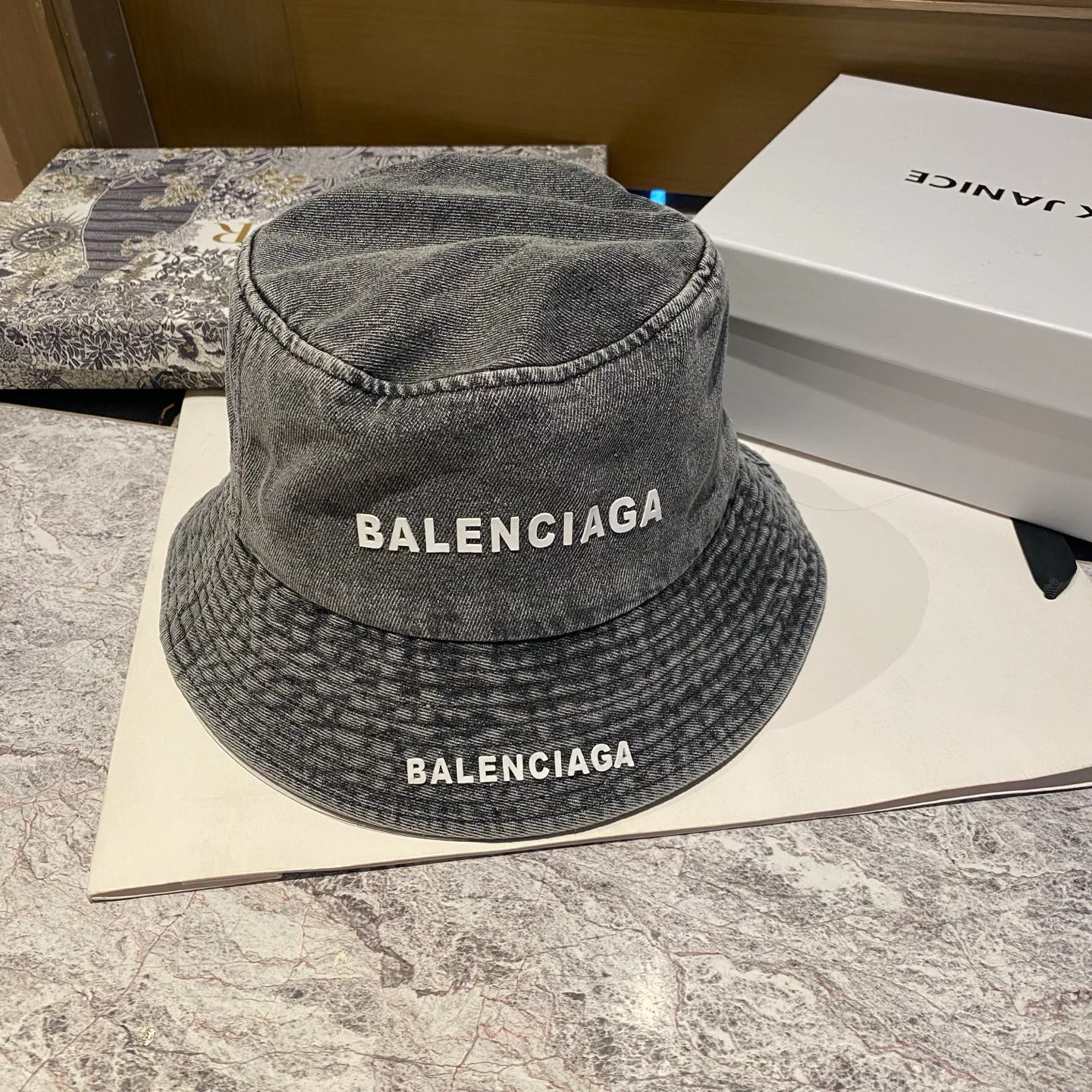 Головные Уборы Balenciaga 17032