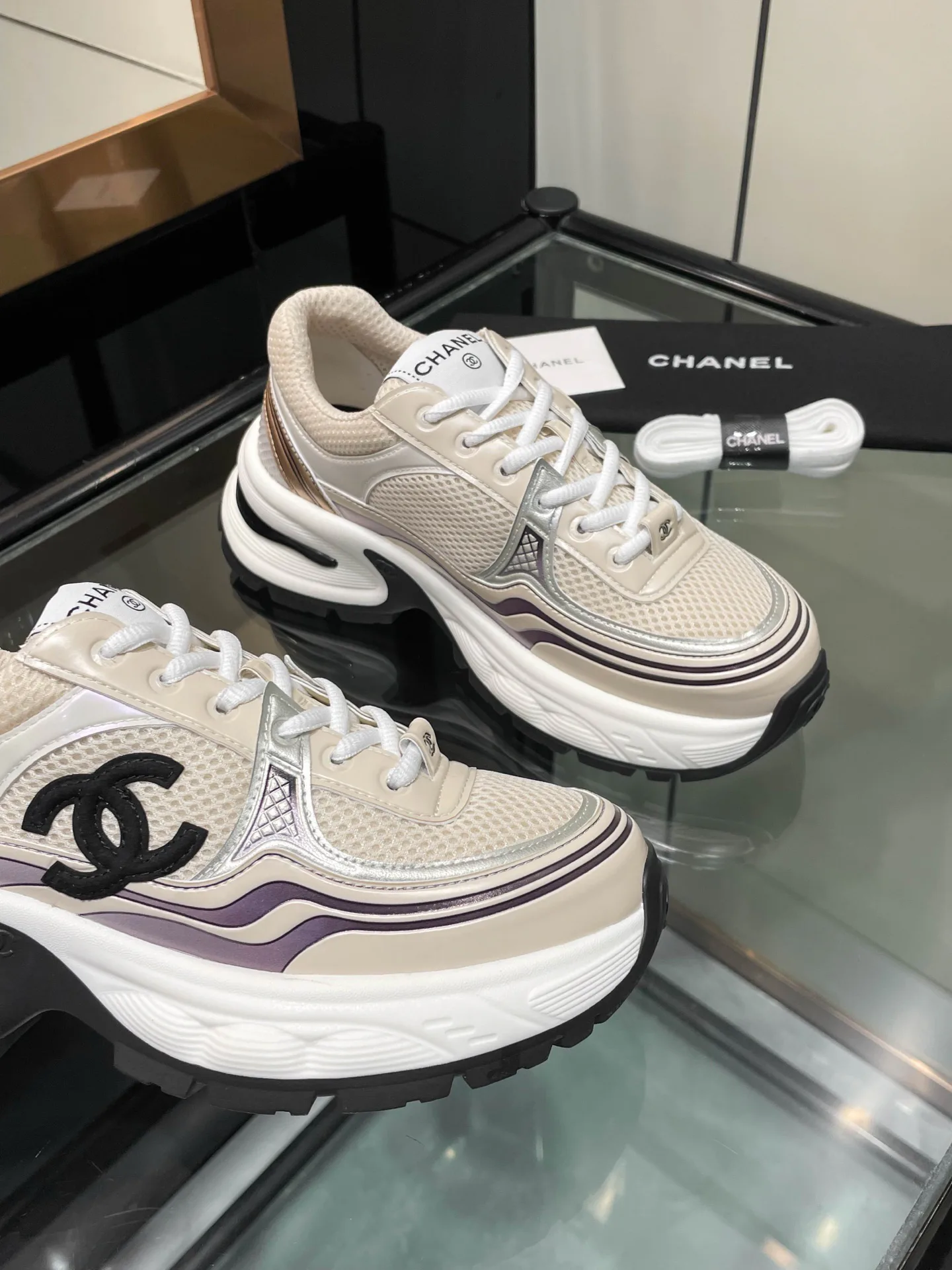 Кроссовки Женские Chanel 18678685