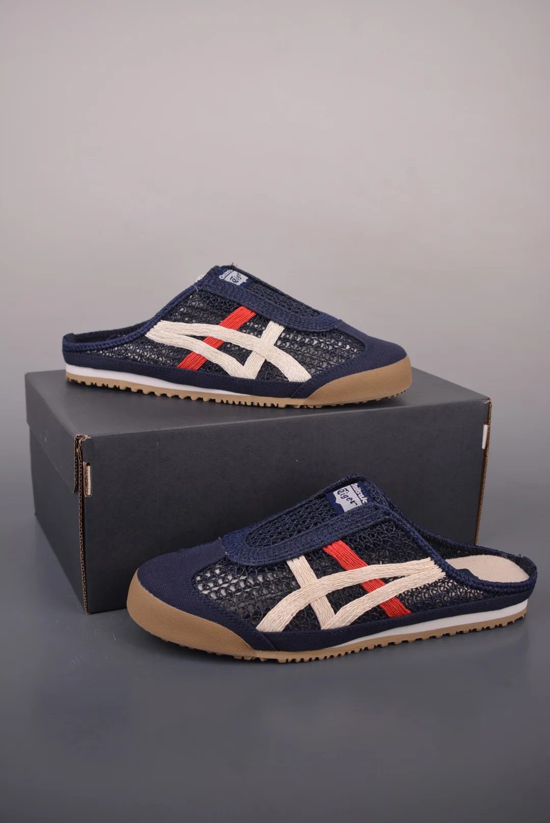 Кроссовки Женские Asics 17182621