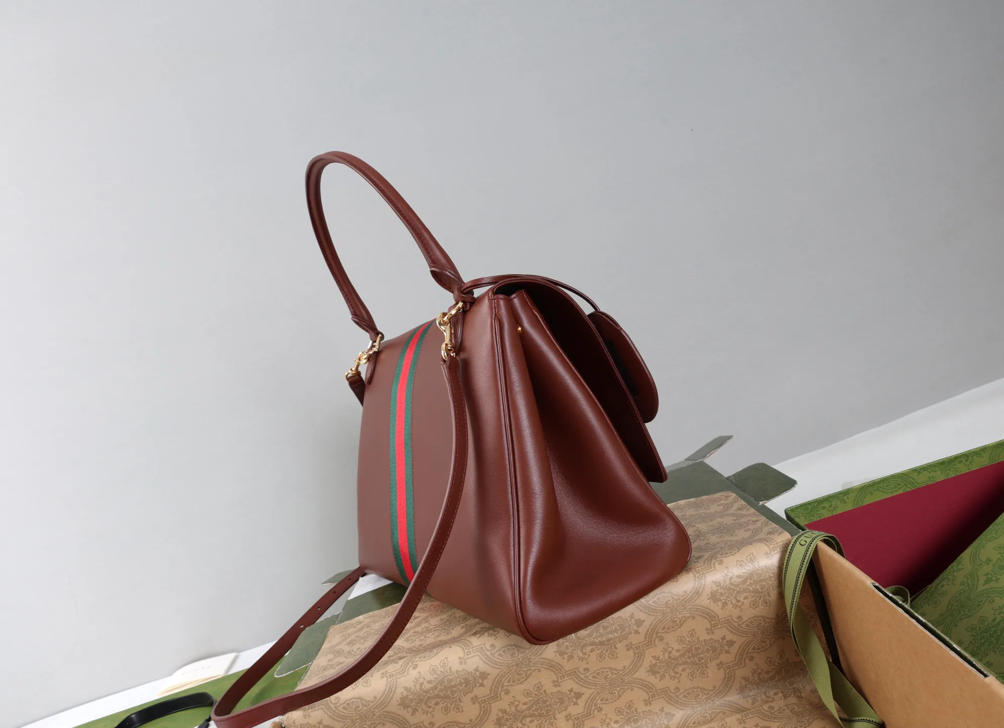 Классические Сумки Женские Gucci 18250586