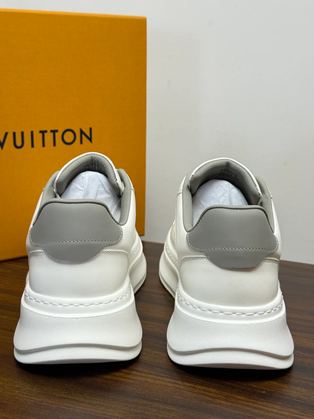Кроссовки Мужские Louis Vuitton 19643237