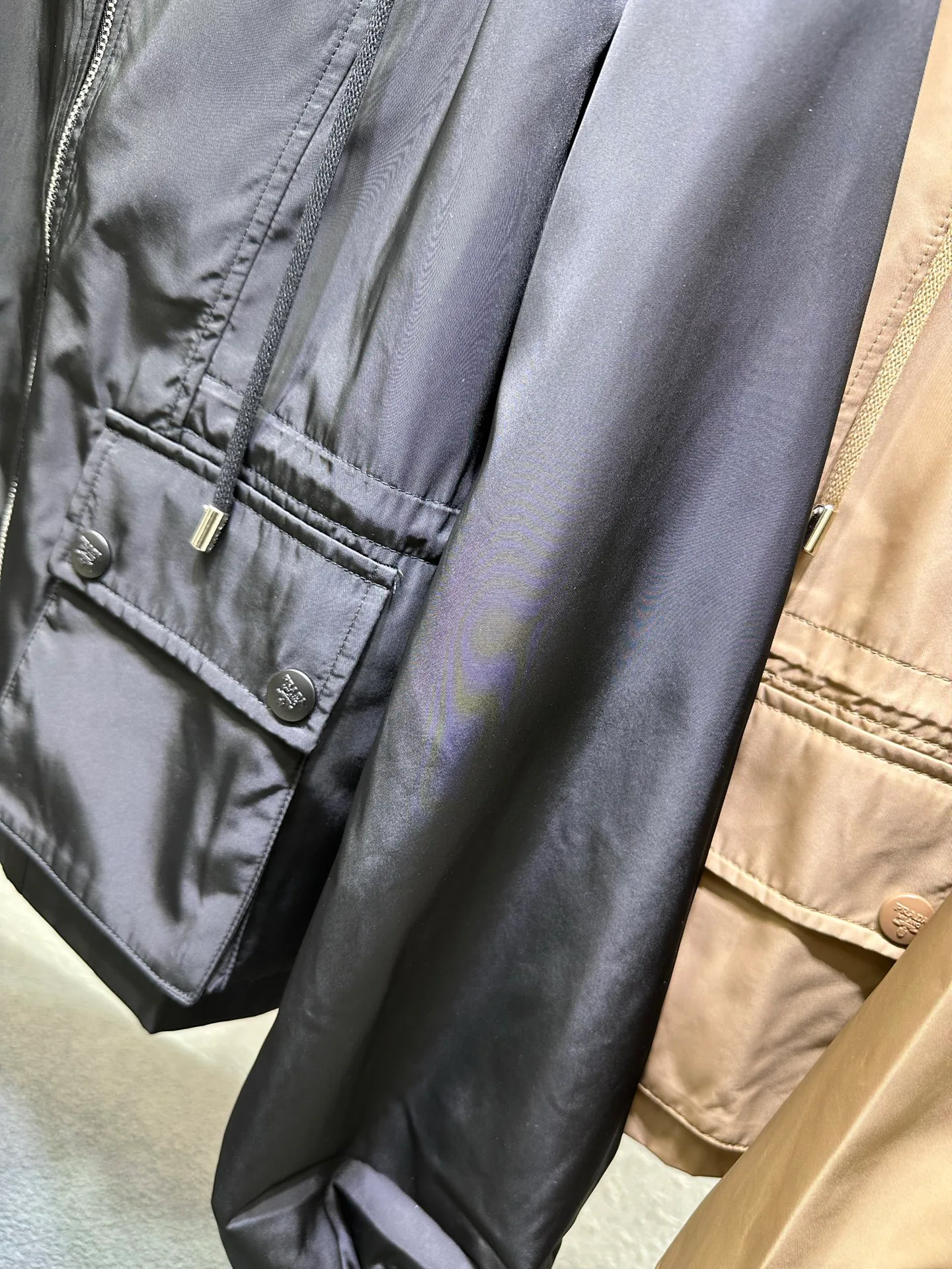 Куртки И Пуховики Женские Prada 18594338