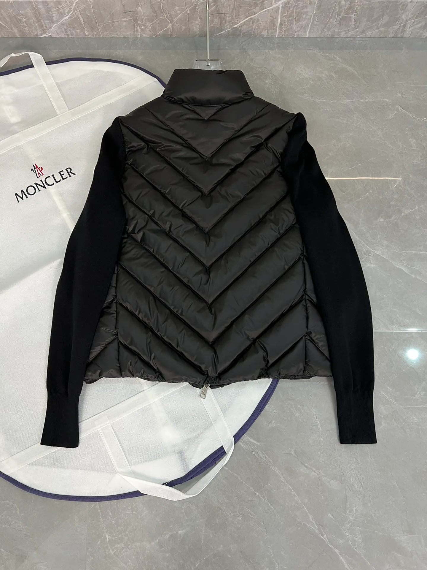 Куртки И Пуховики Женские Moncler 18599774