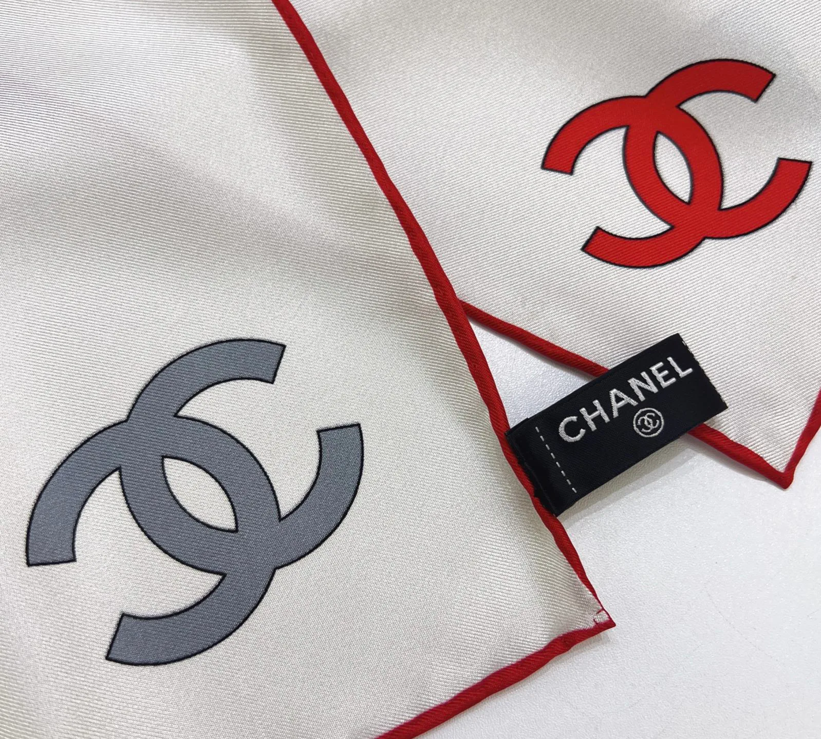 Платки Chanel 5021550