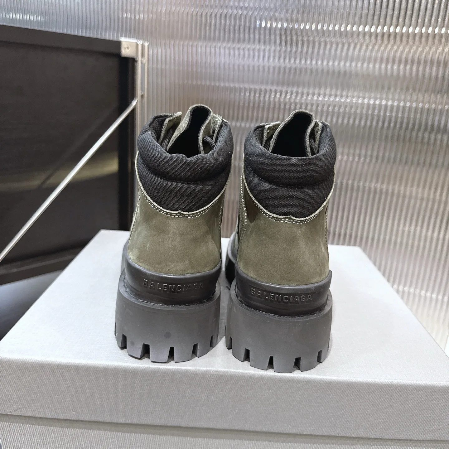 Ботинки Мужские Balenciaga 18598043