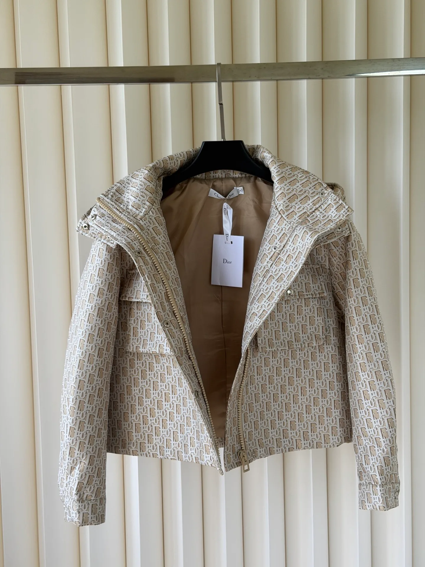 Куртки И Пуховики Женские Christian Dior 18885478