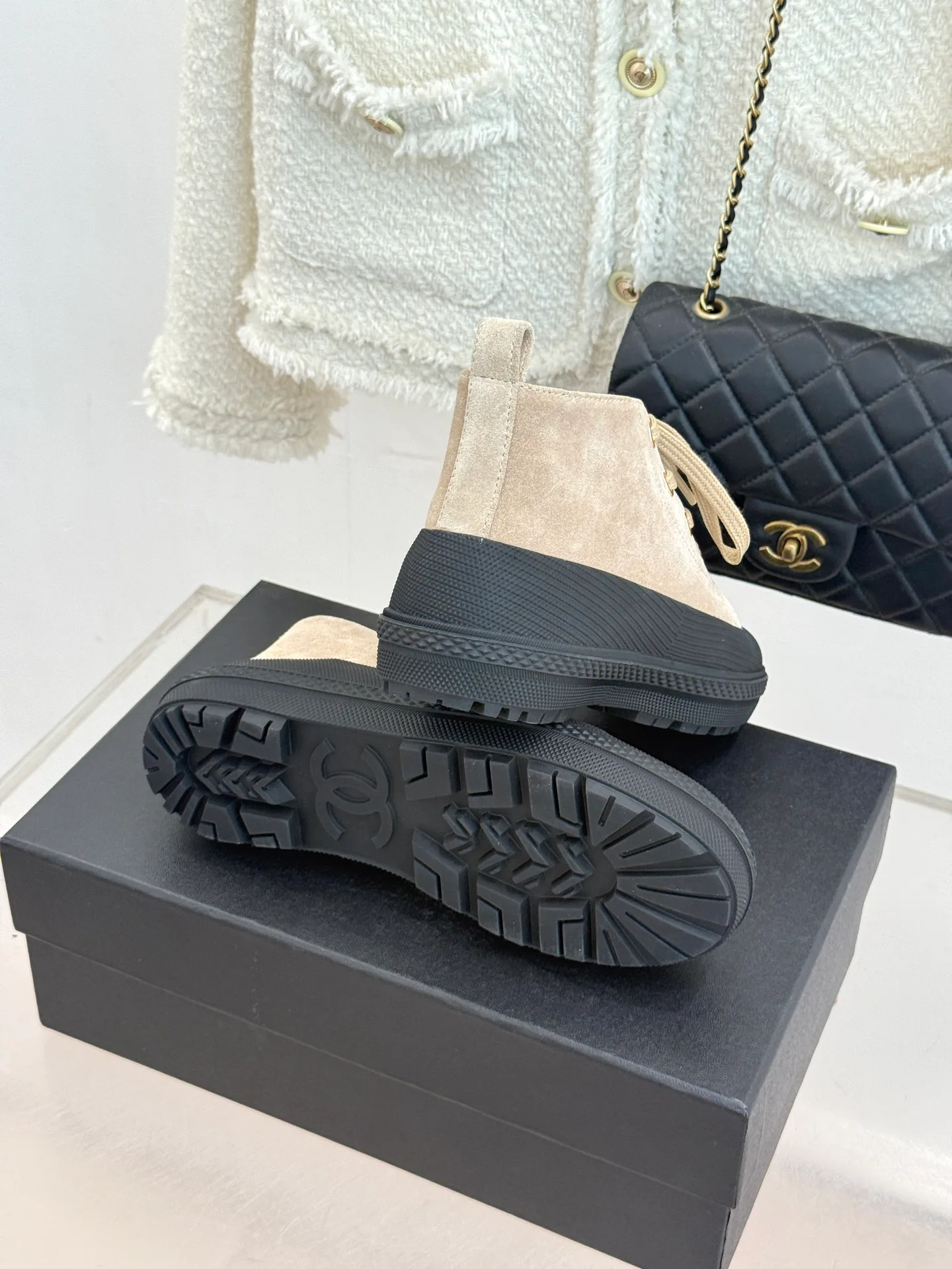 Кроссовки Женские Chanel 18436487