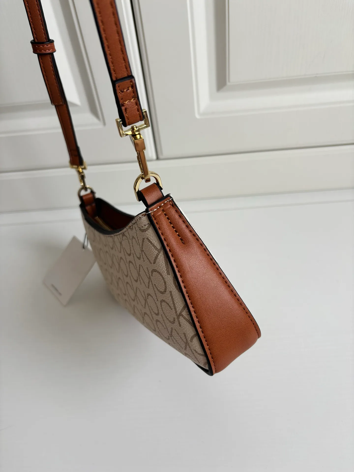 Сумки На Ремне Женские Calvin Klein 347323