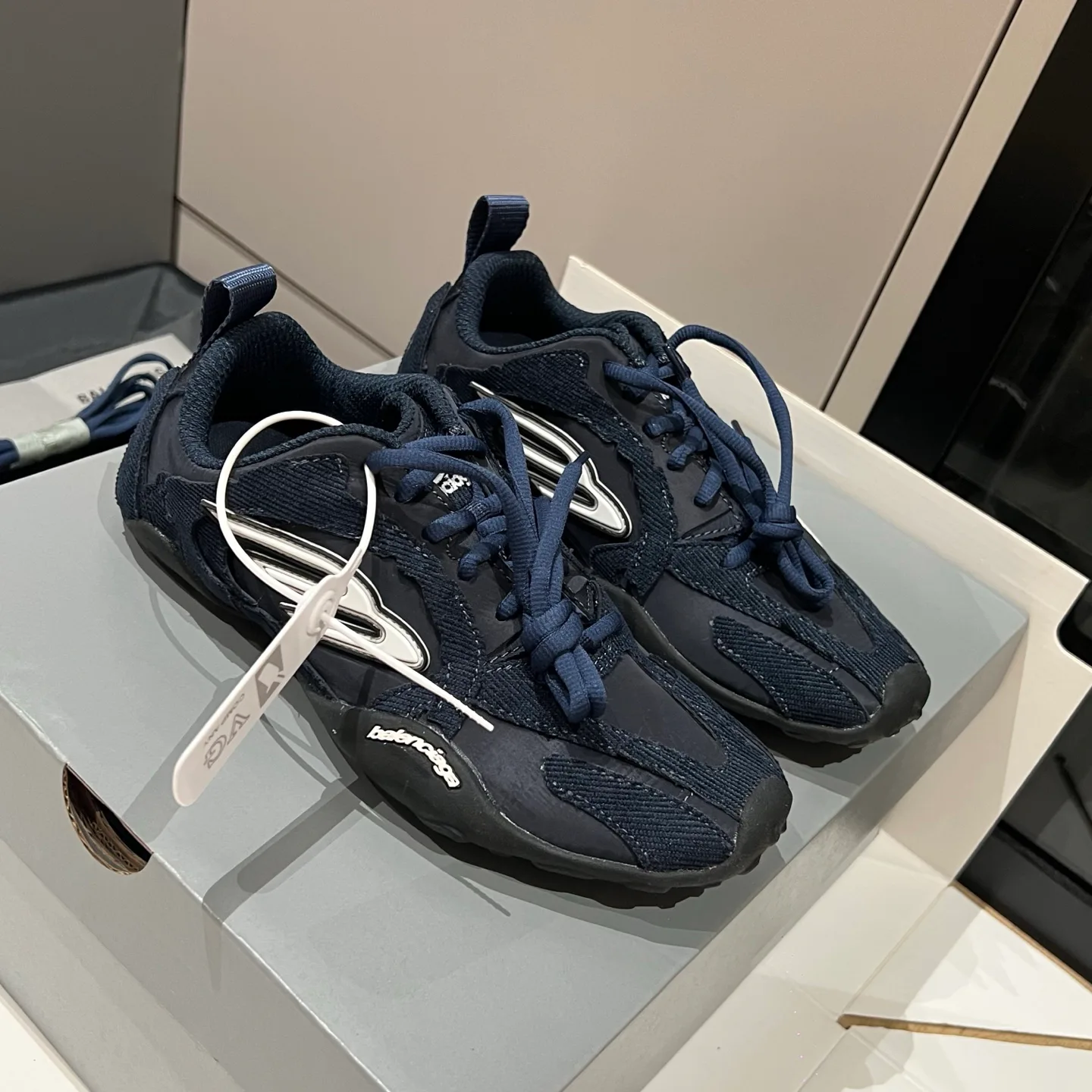 Кроссовки Женские Balenciaga 12948700