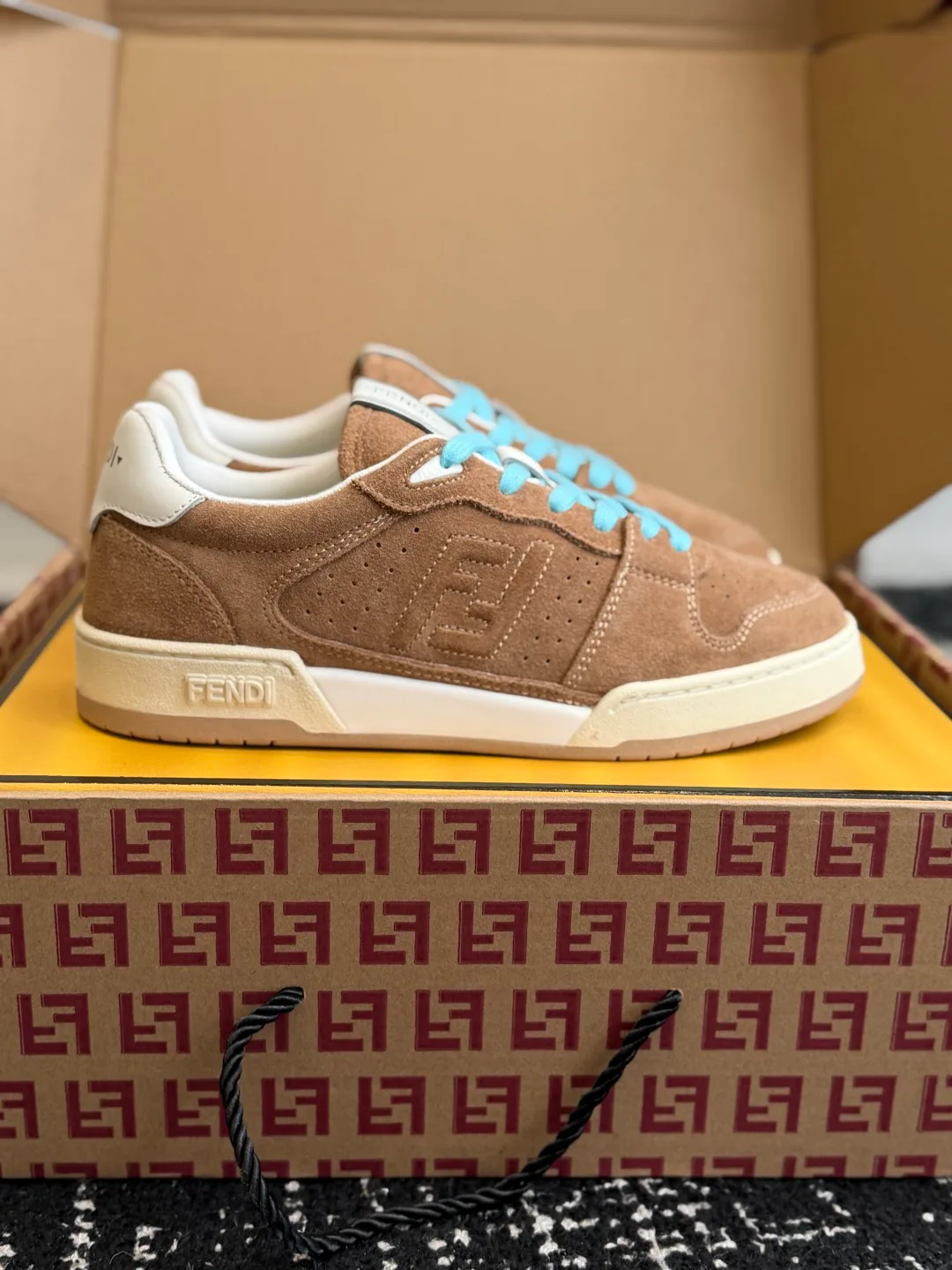 Кроссовки Женские Fendi 18660783