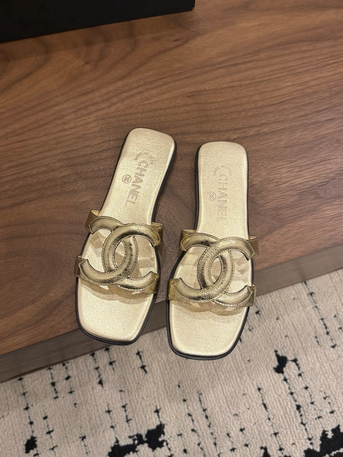 Шлепанцы Женские Chanel 11628798