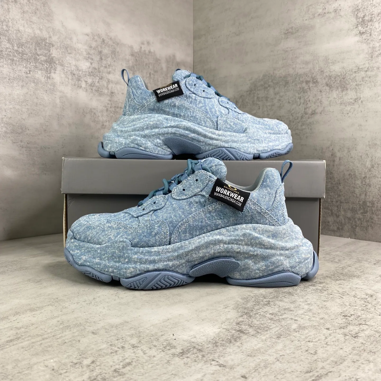 Кроссовки Женские Balenciaga 18686620