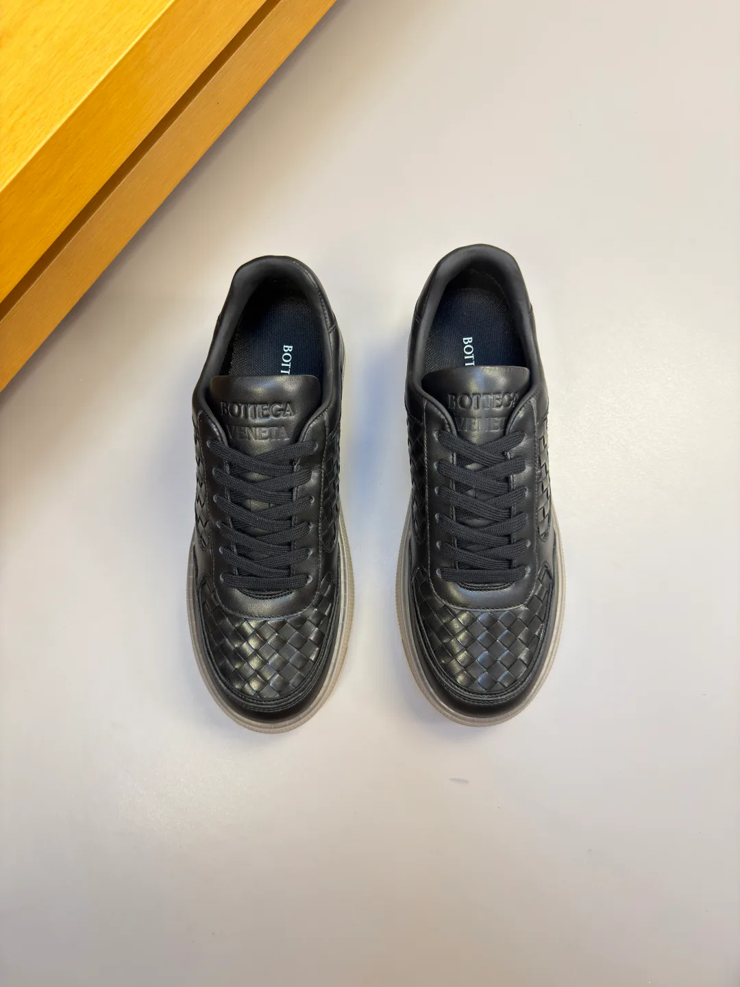 Кроссовки Мужские Bottega Veneta 18744075