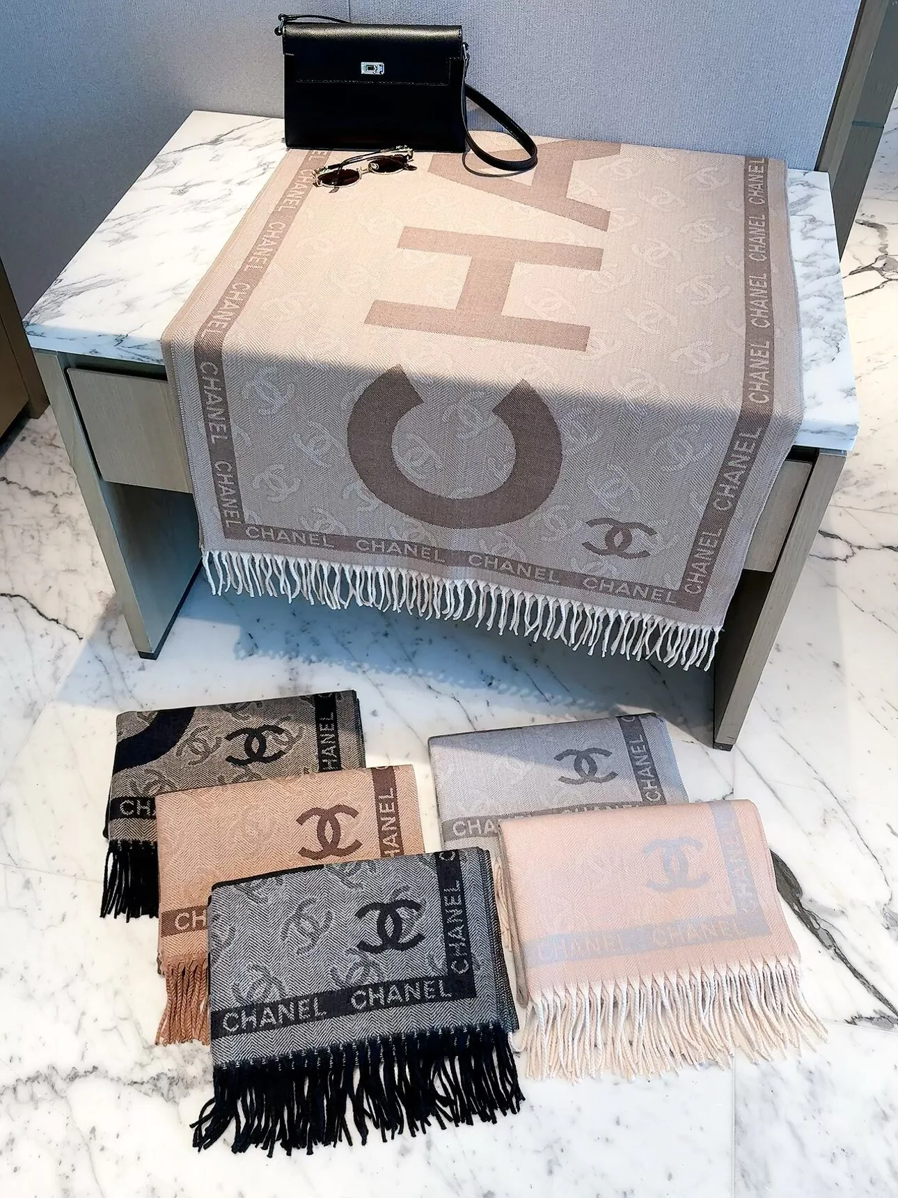 Шарфы Chanel 18322556