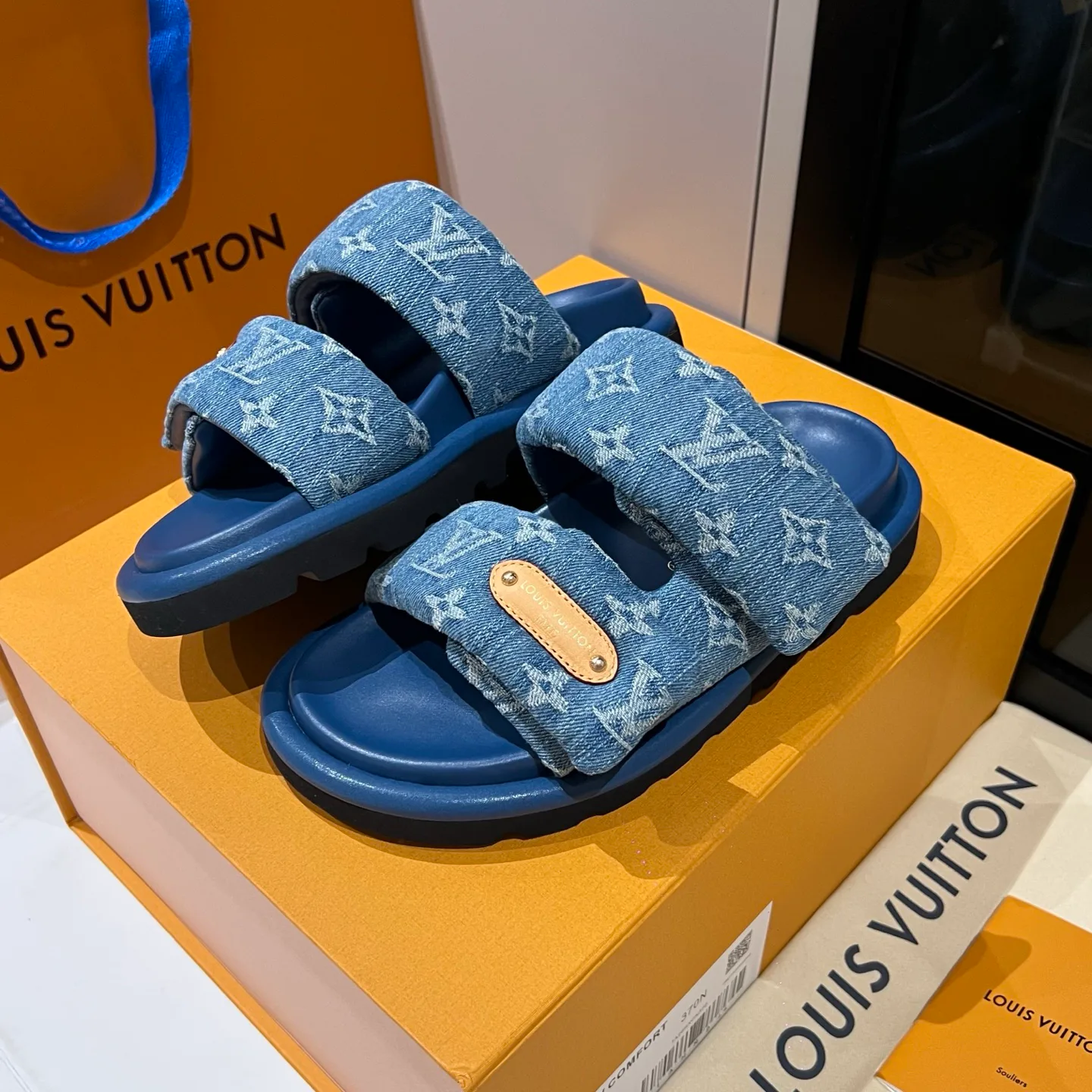 Шлепанцы Женские Louis Vuitton 17608427