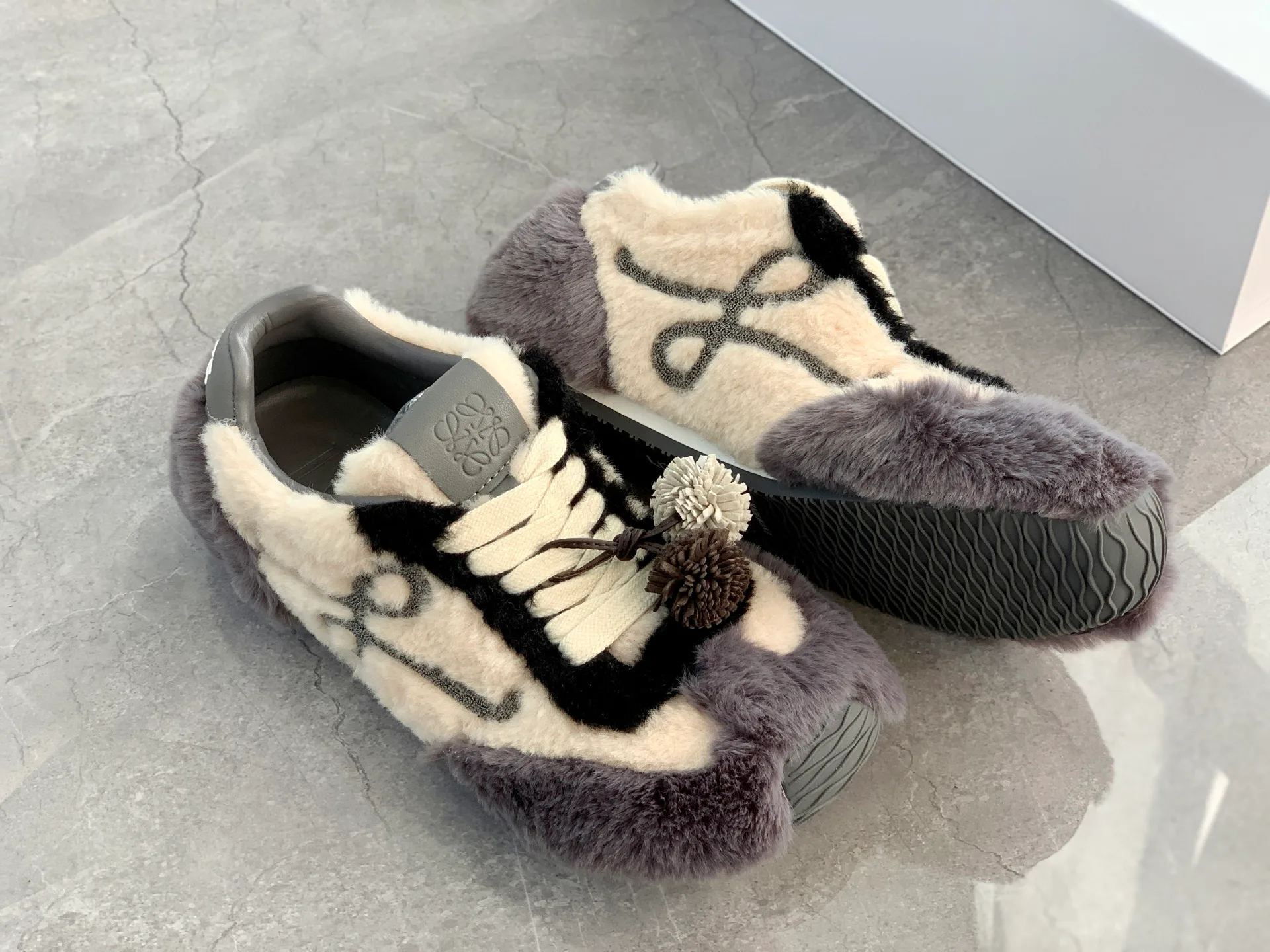 Кроссовки Женские Loewe 554124