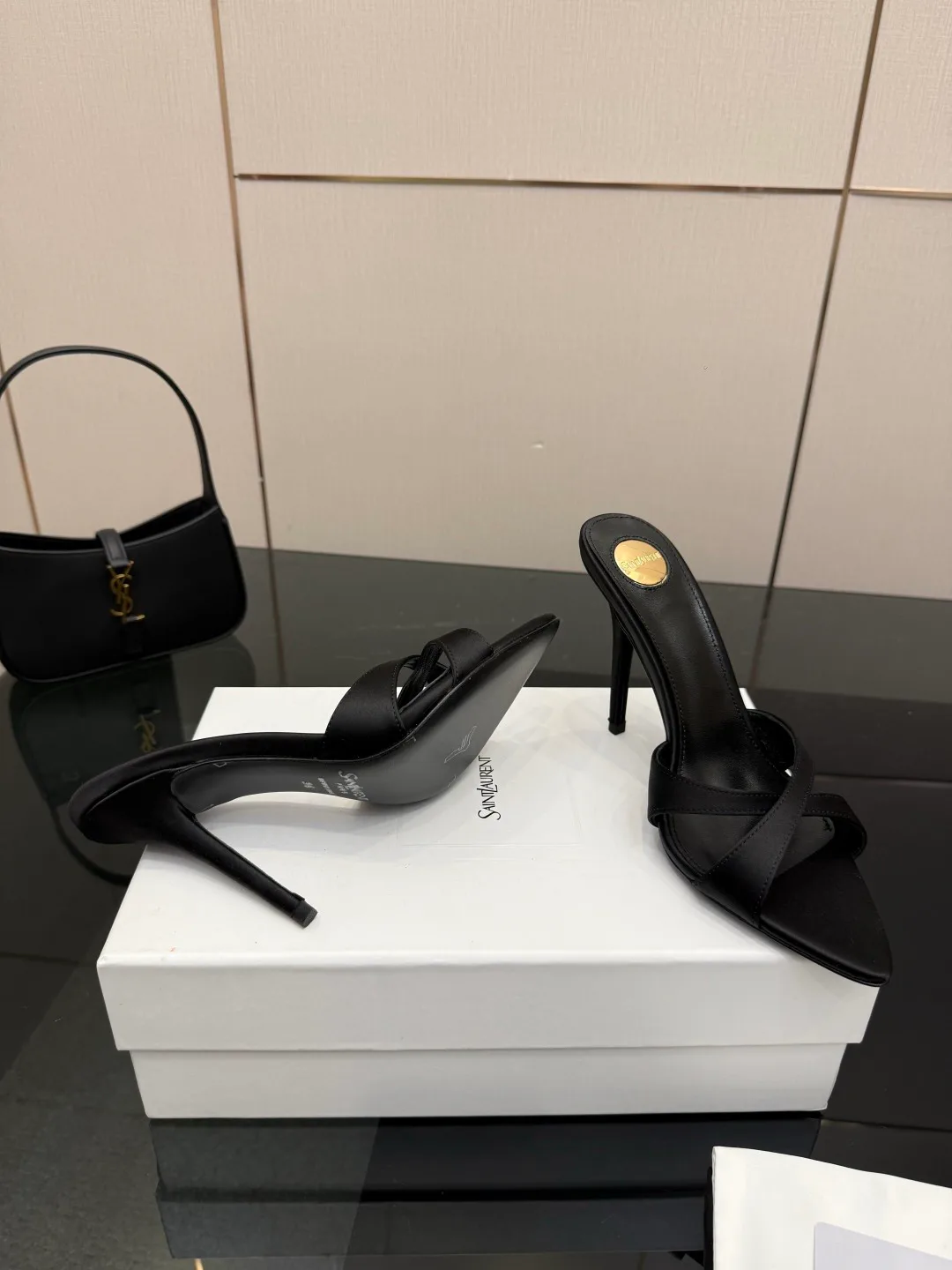 Босоножки Женские Saint Laurent 11409890