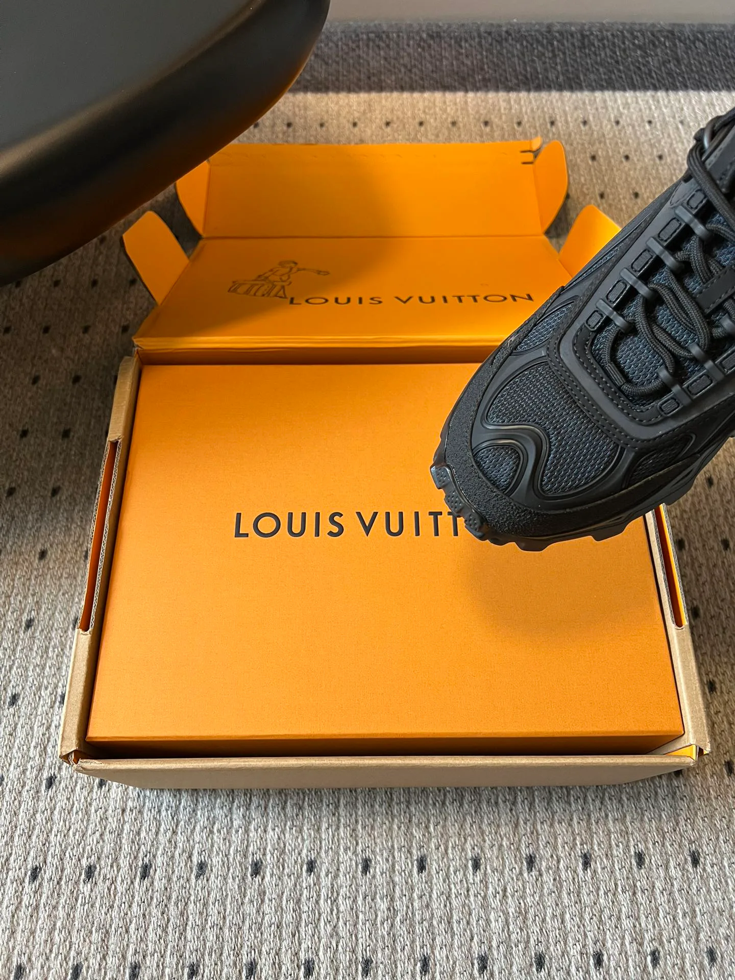 Кроссовки Женские Louis Vuitton 13368292