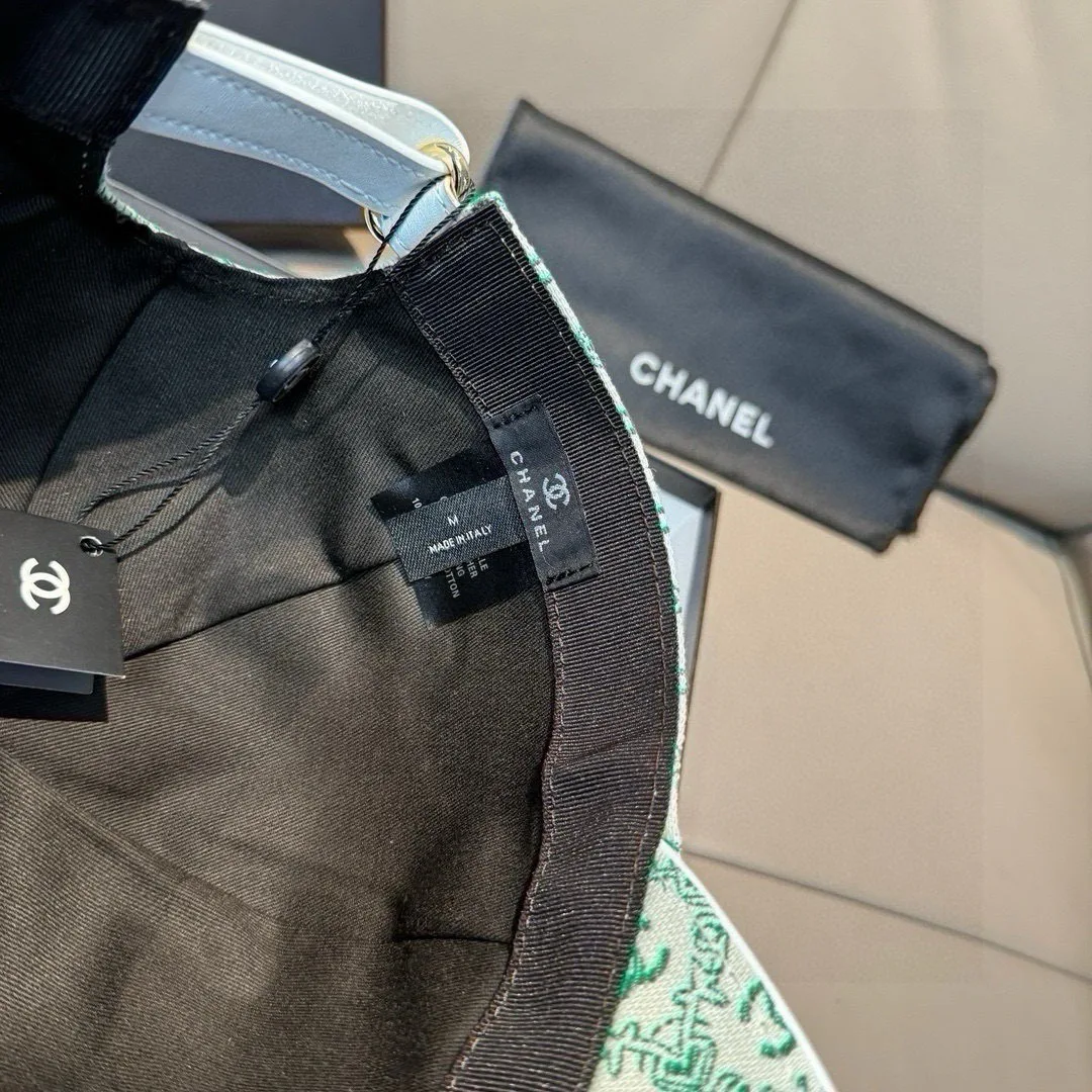 Головные Уборы Chanel 18105234