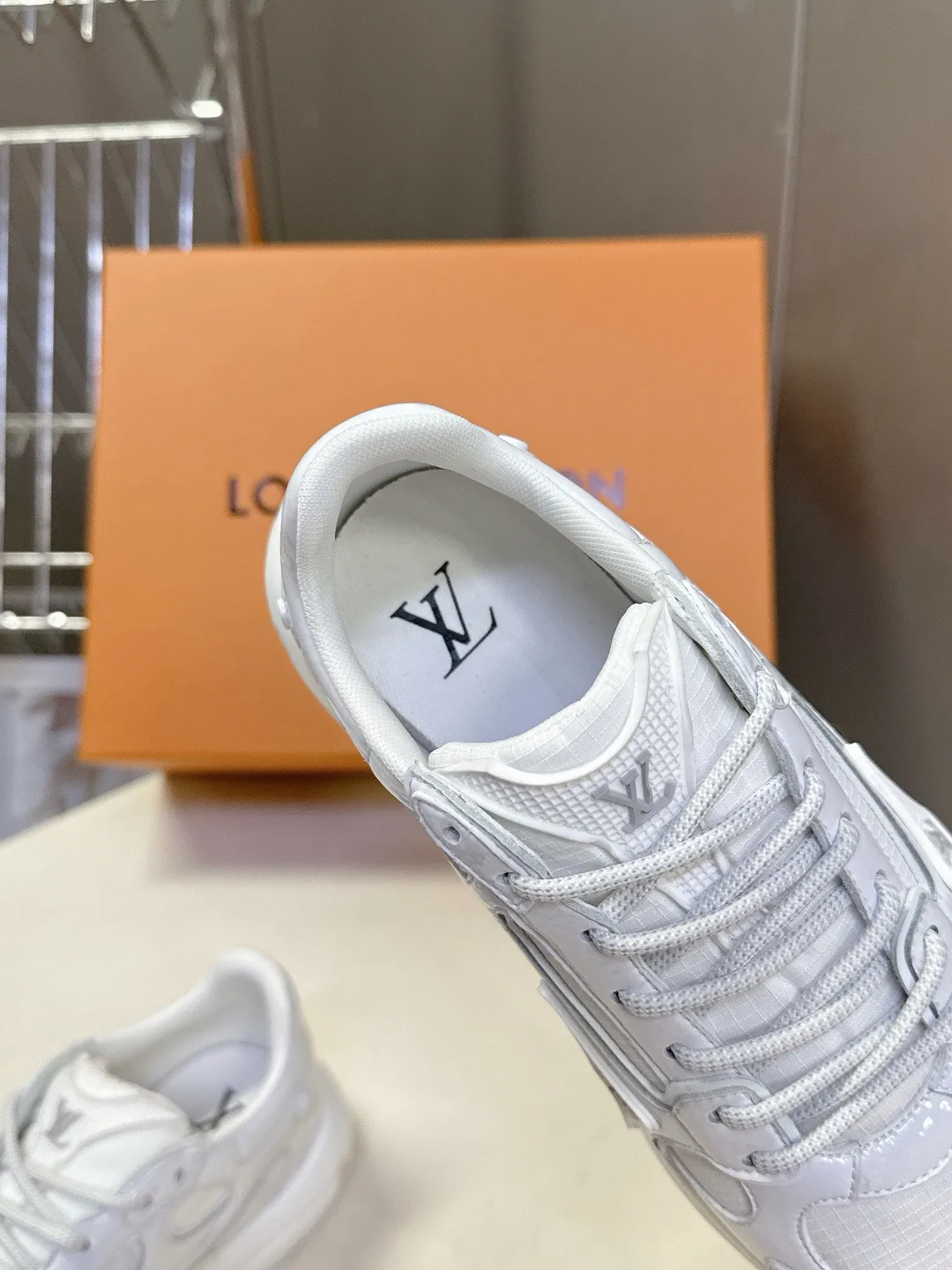 Кроссовки Женские Louis Vuitton 10455674