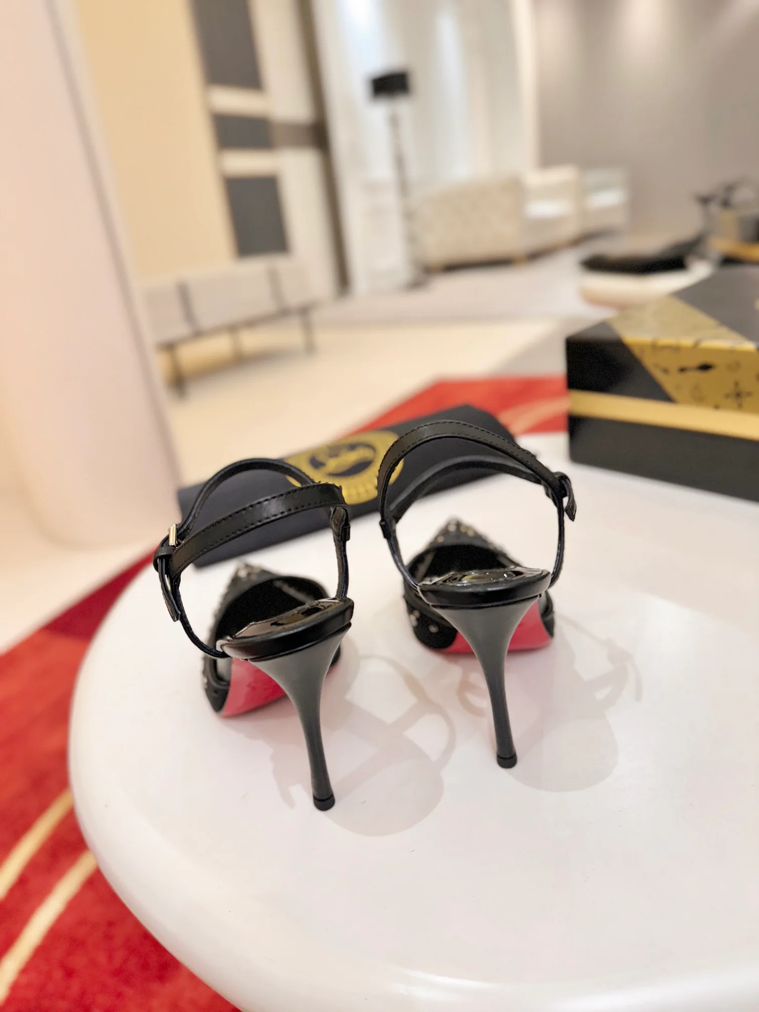 Туфли Женские Christian Louboutin 17163238