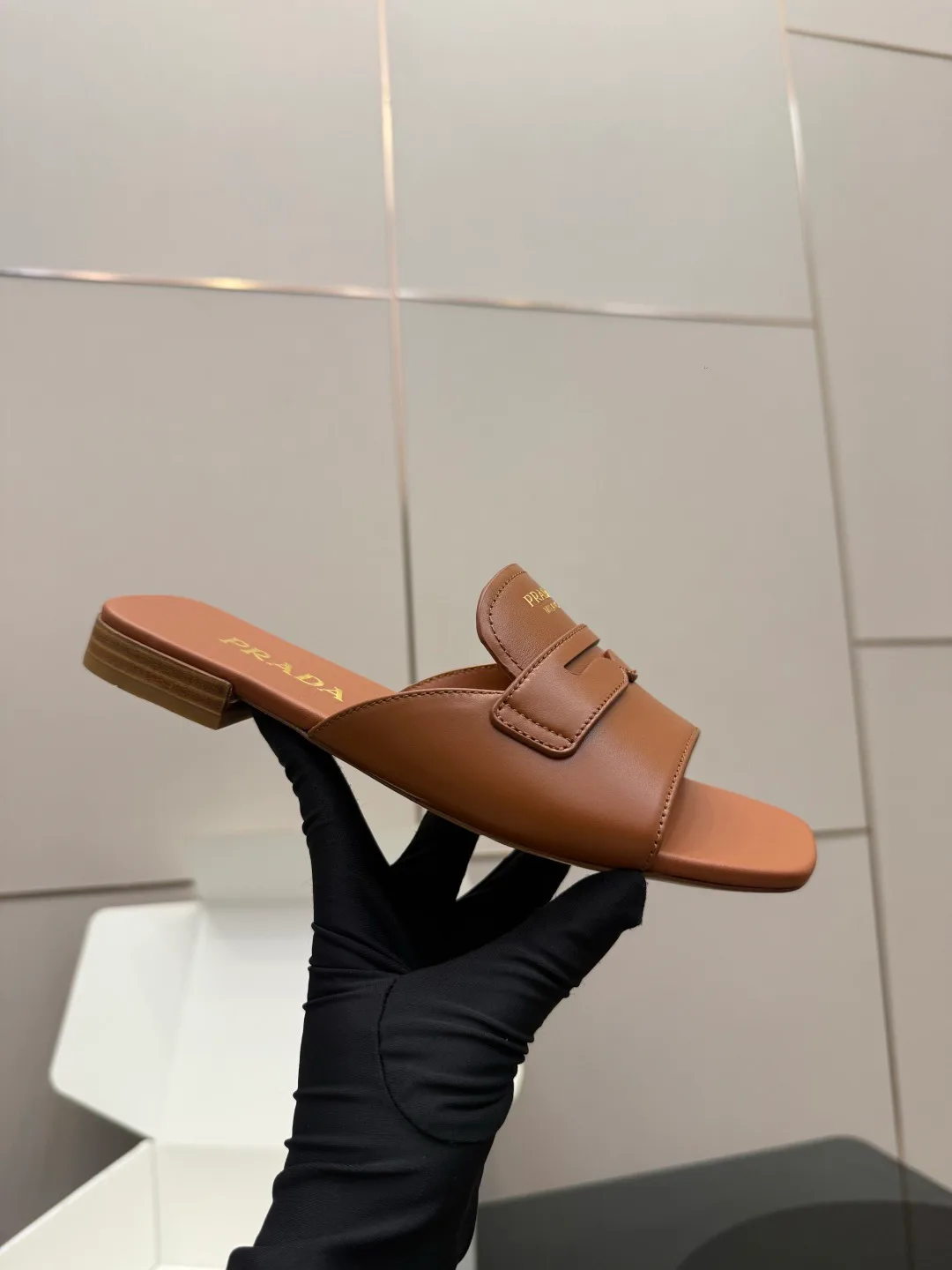 Шлепанцы Женские Prada 11837242