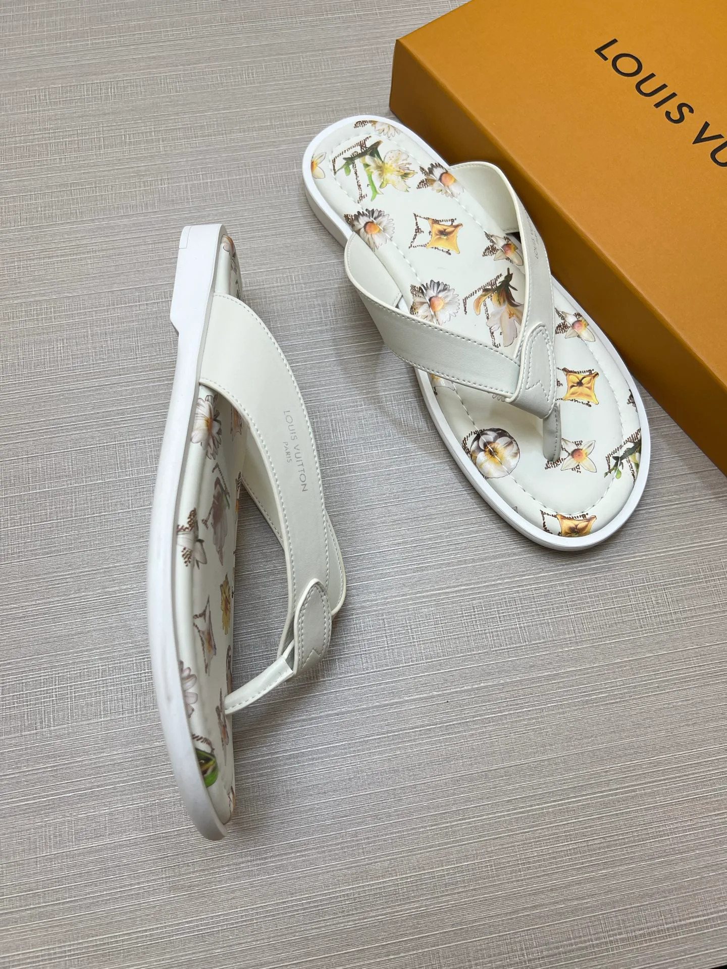 Шлепанцы Мужские Louis Vuitton 17078847