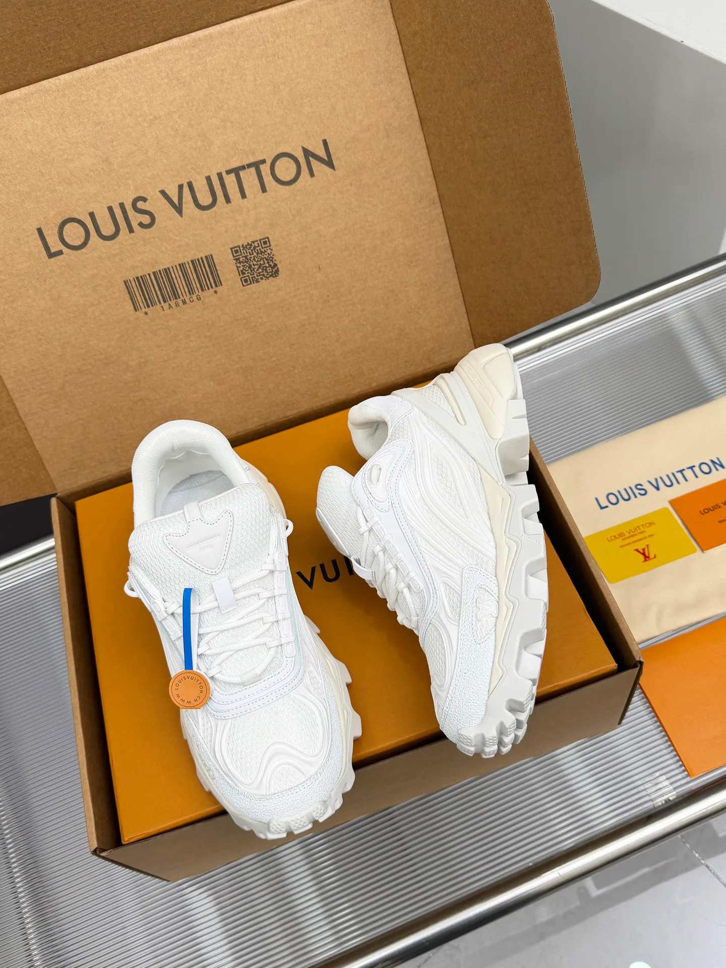 Кроссовки Женские Louis Vuitton 11679414