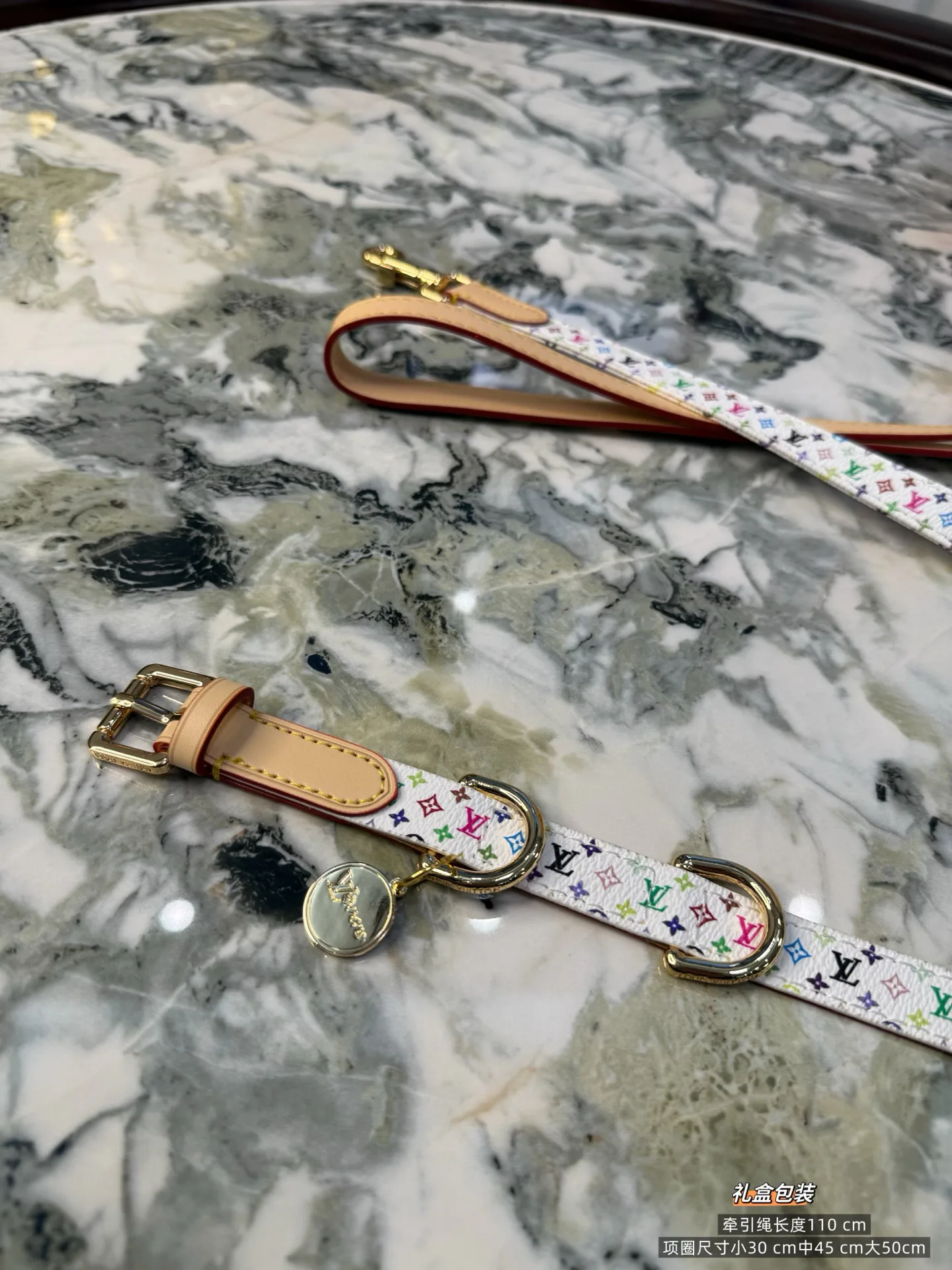 Текстиль Louis Vuitton 11888359