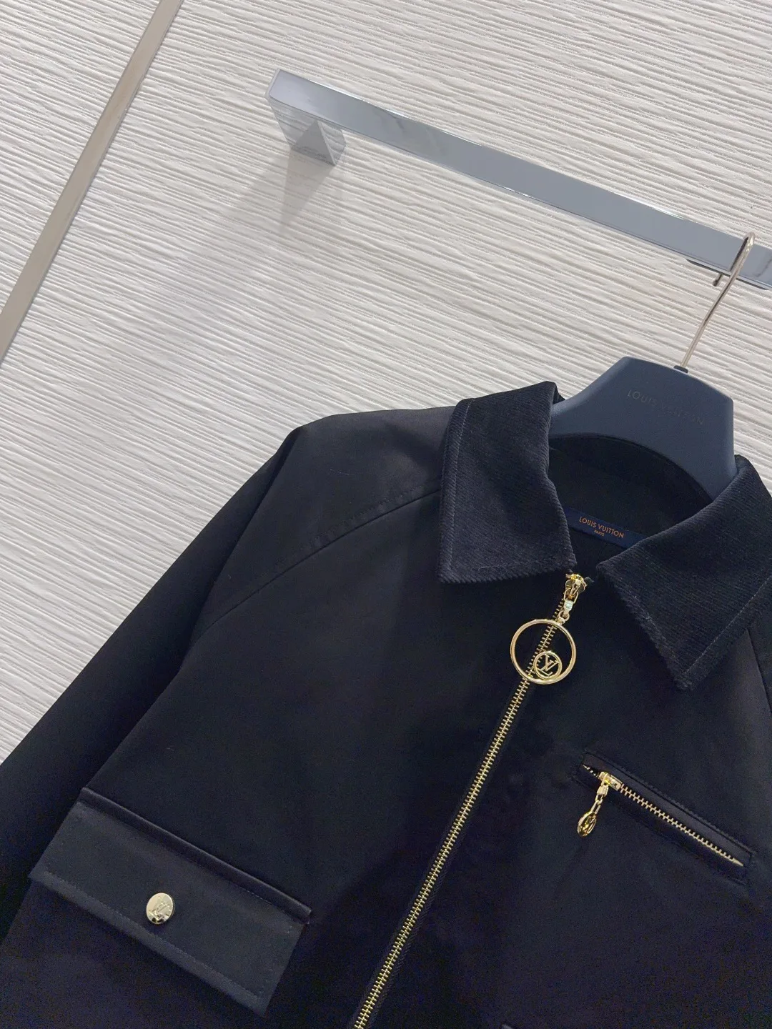 Куртки И Пуховики Женские Louis Vuitton 19284162