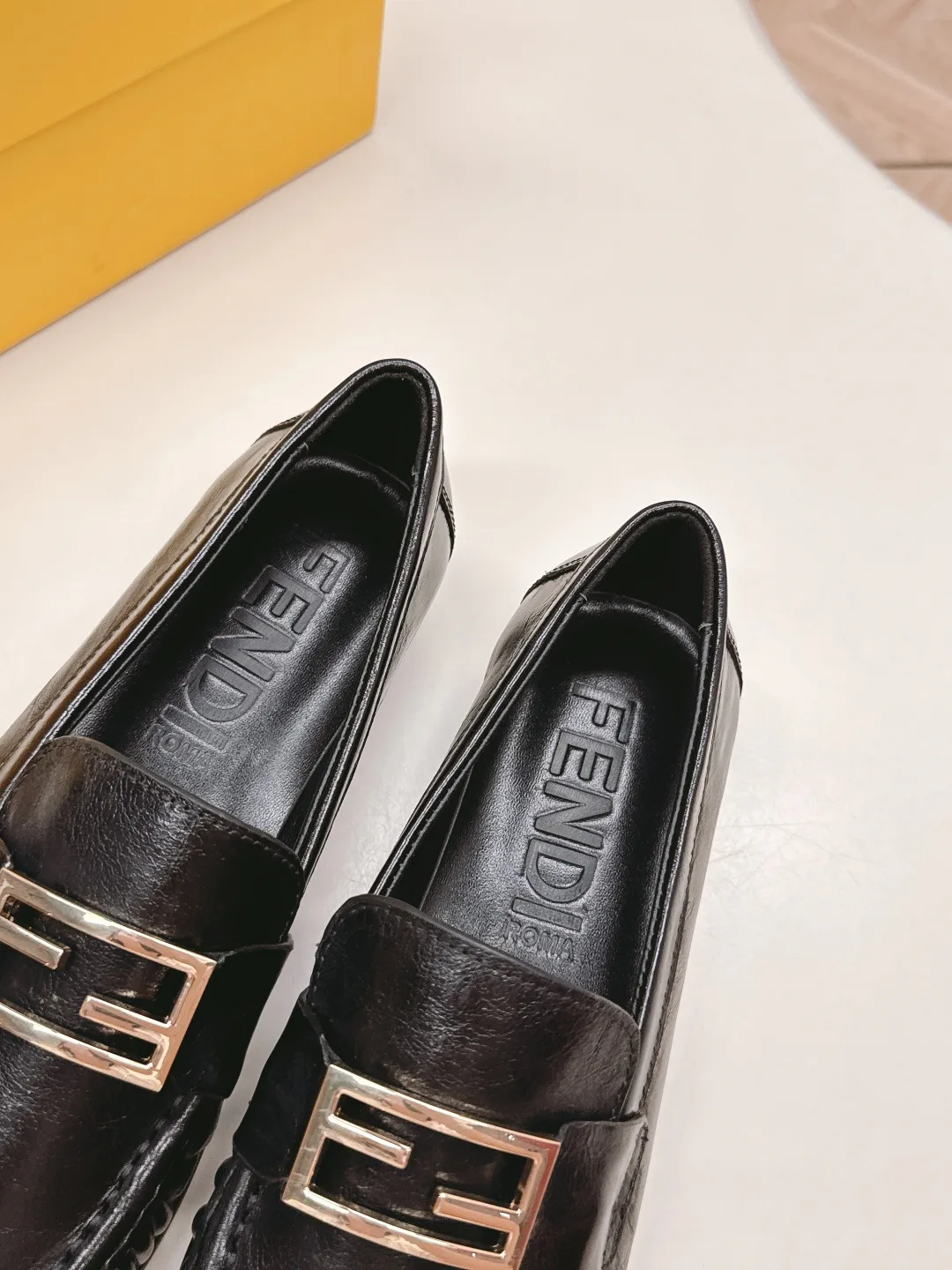 Лоферы Женские Fendi 234137