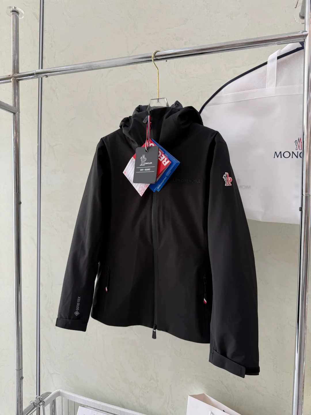 Куртки И Пуховики Женские Moncler 18043544