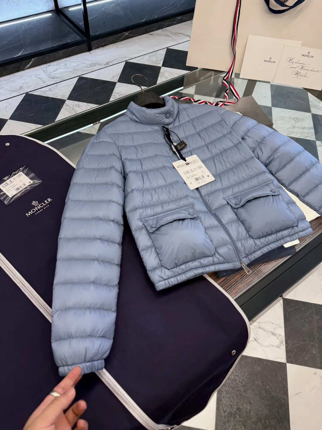 Куртки И Пуховики Женские Moncler 18989598