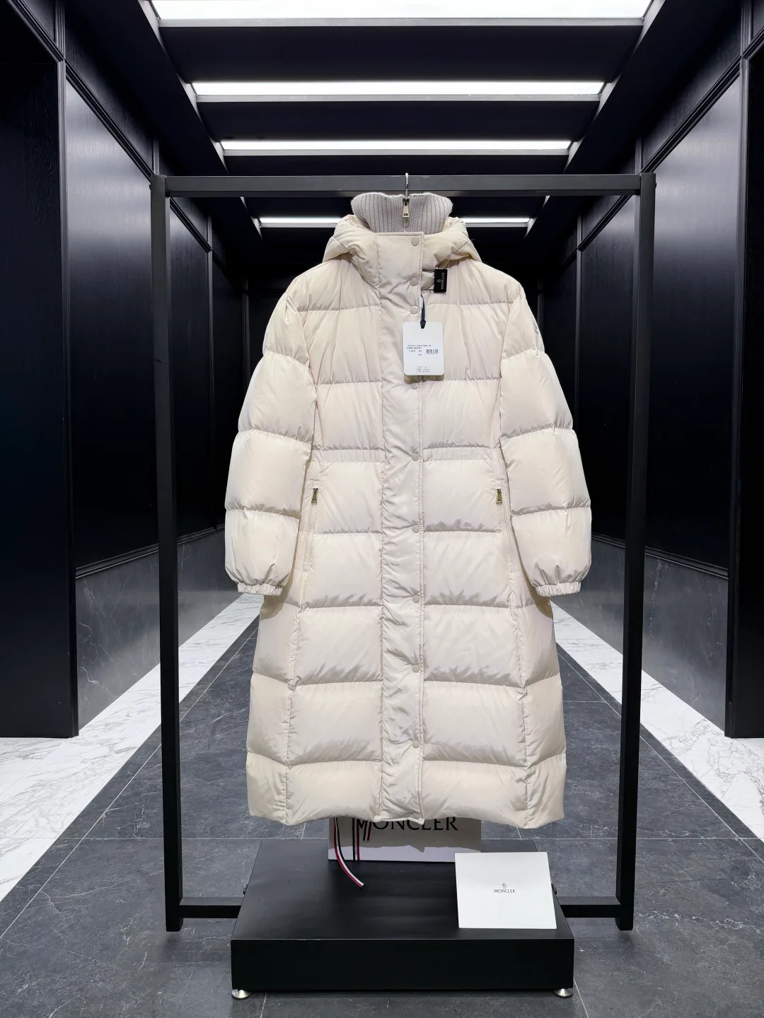 Куртки И Пуховики Женские Moncler 18528306